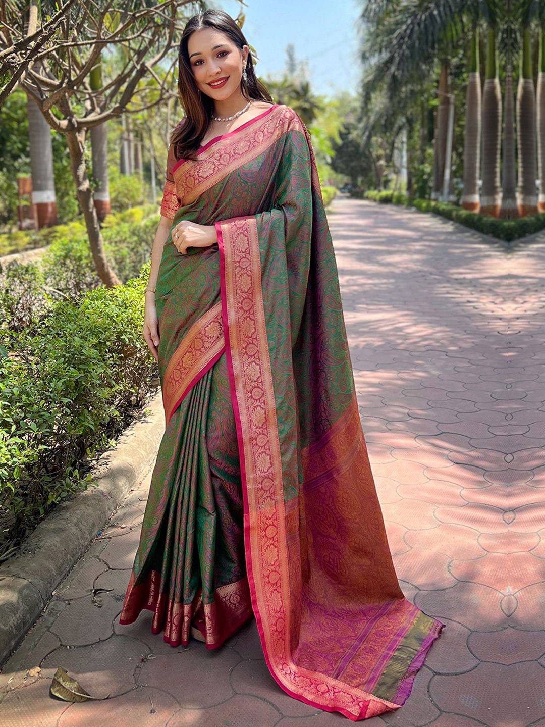 

Panzora Woven Design Banarasi Saree With Blouse Piece, Green