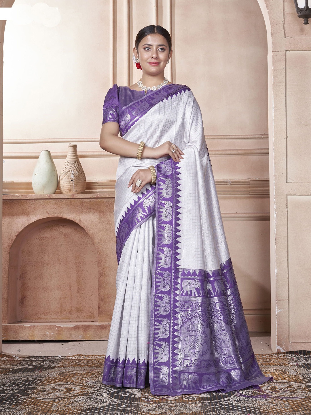 

KAYOMMI women Ethnic Motifs Zari Kanjeevaram Saree, White