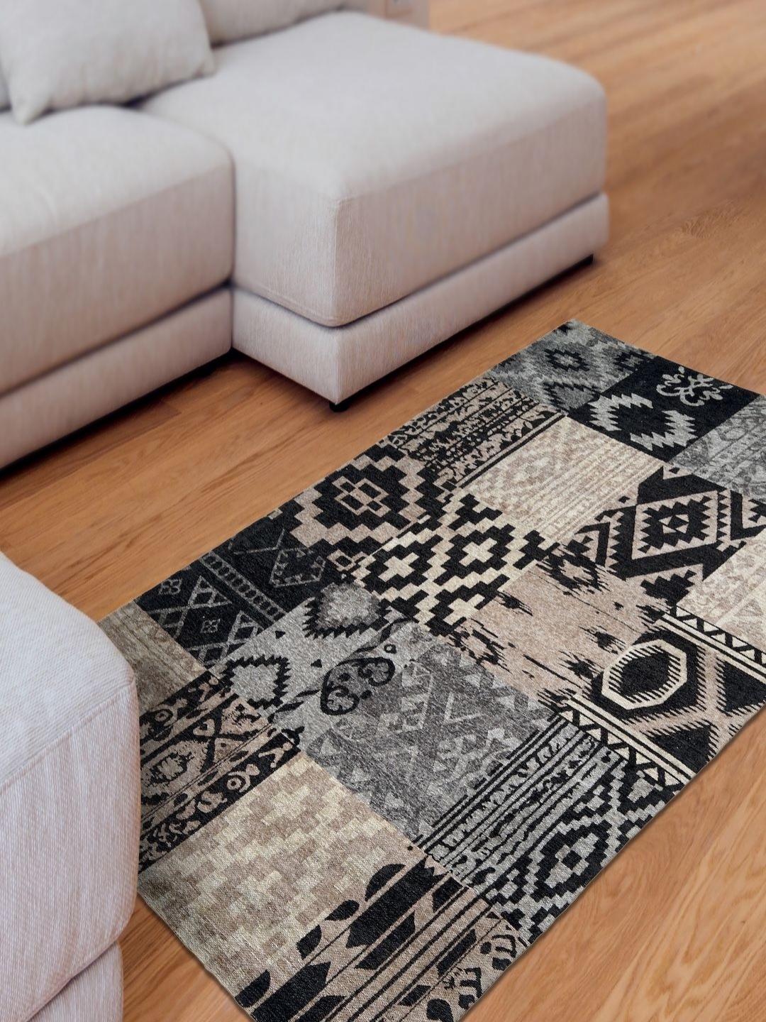 

IVORY HOMES Black & Beige Geometric Pattern Carpet