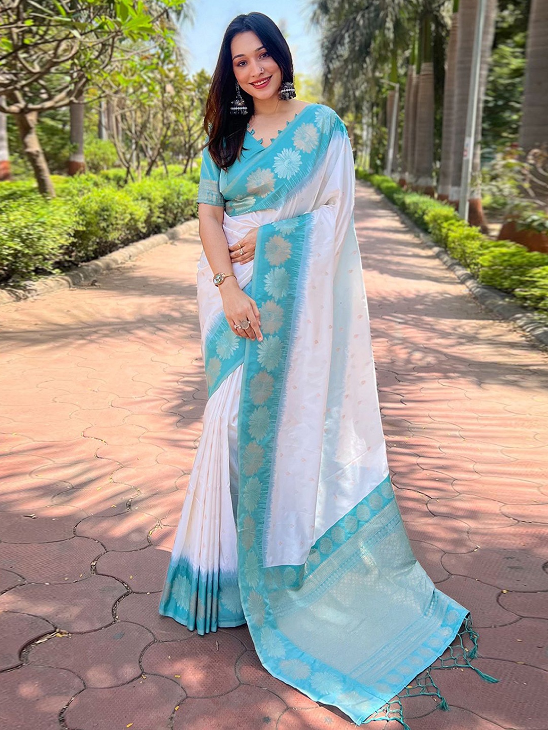 

Panzora Woven Design Zari Women's Soft Silk Blend Banarasi Saree, White