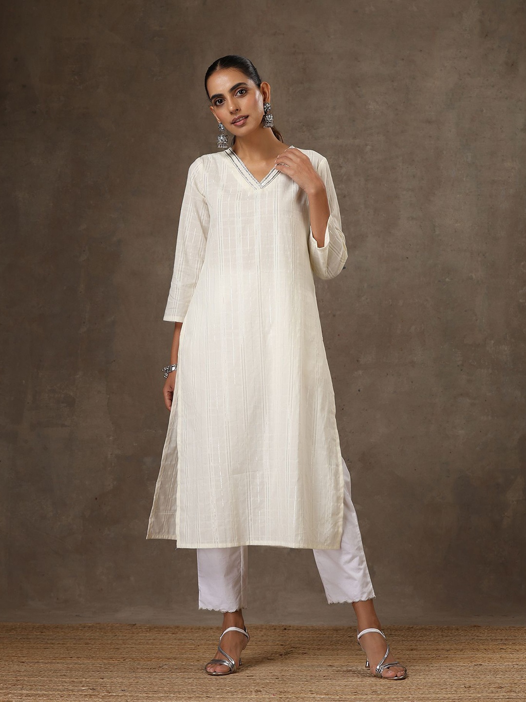 

House of Chikankari HOC Crafts Hand Embroidered Woven Kurta, White