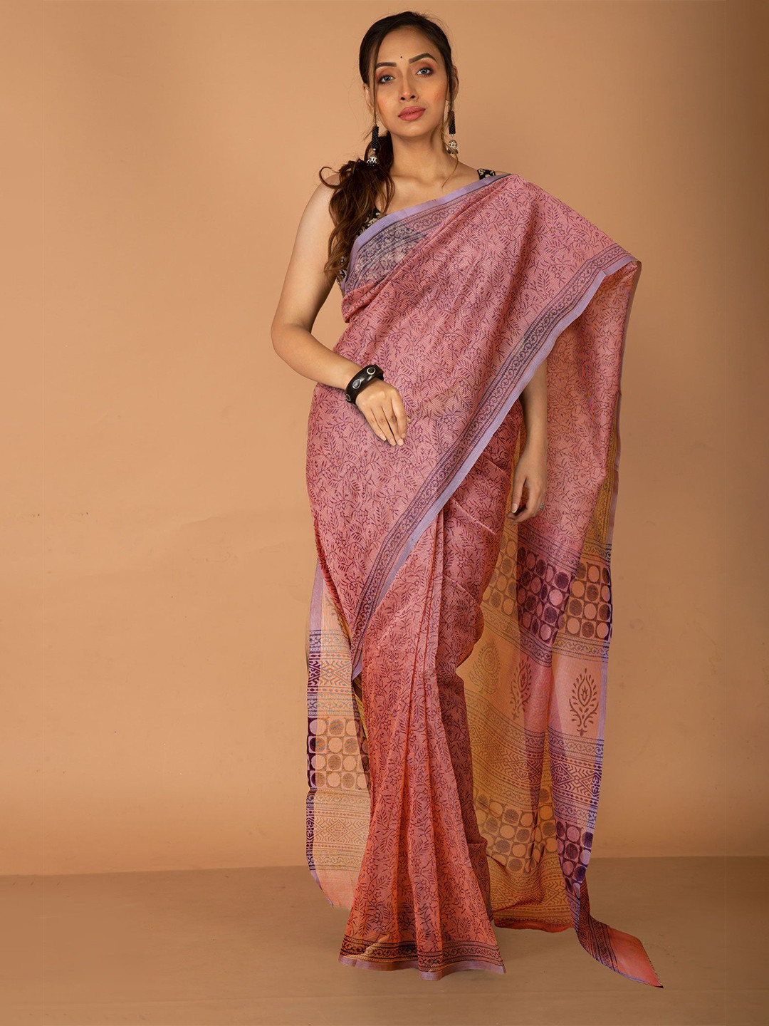 

Unnati Silks Ethnic Motifs Supernet Handloom Block Print Saree, Pink