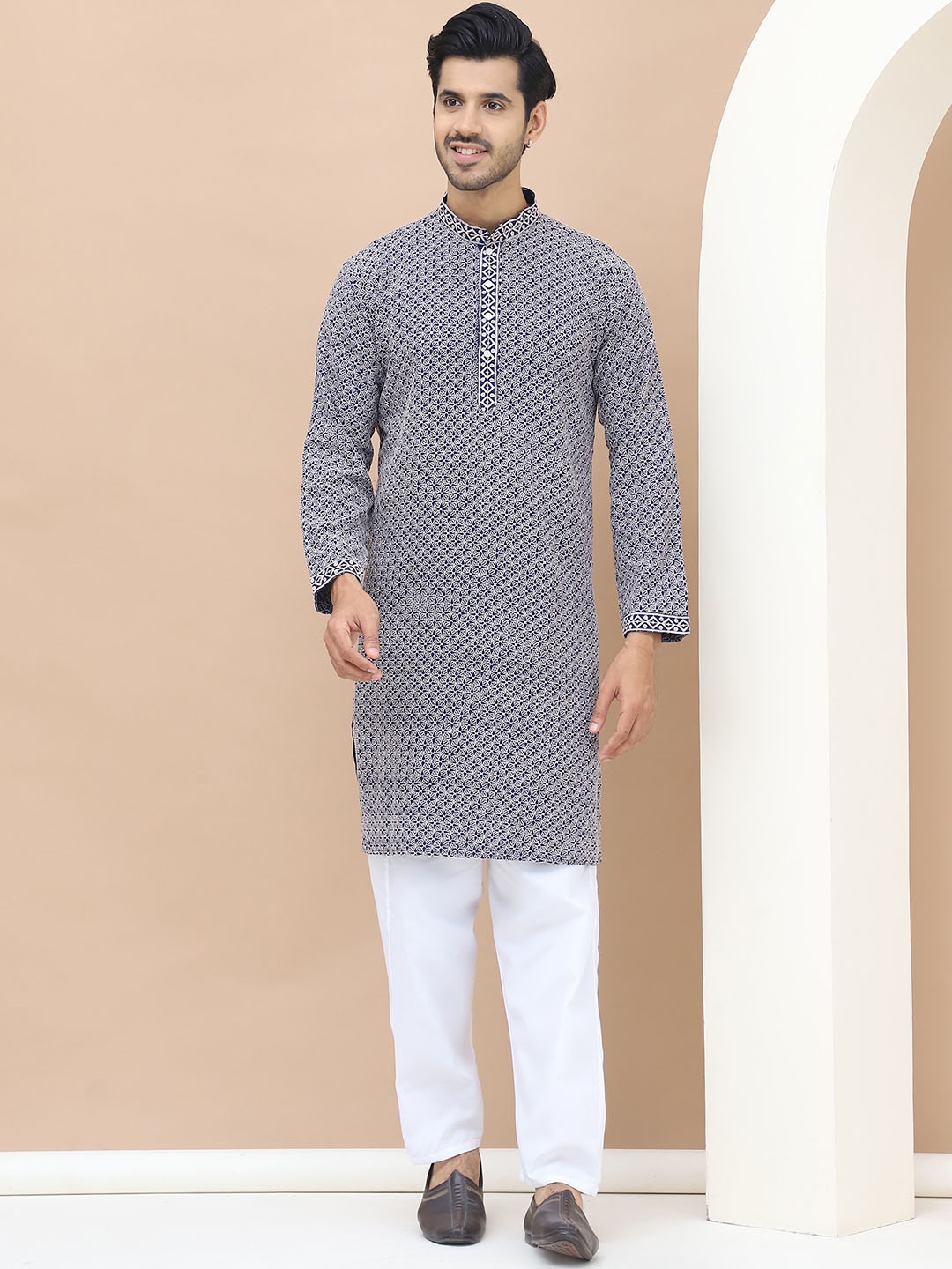 

TAG 7 Geometric Embroidered Mandarin Collar Thread Work Straight Kurta, Navy blue
