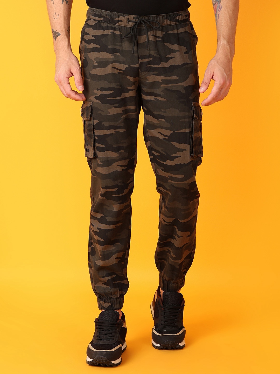 

V-Mart Men Camouflage Printed Jogger Cargos, Olive
