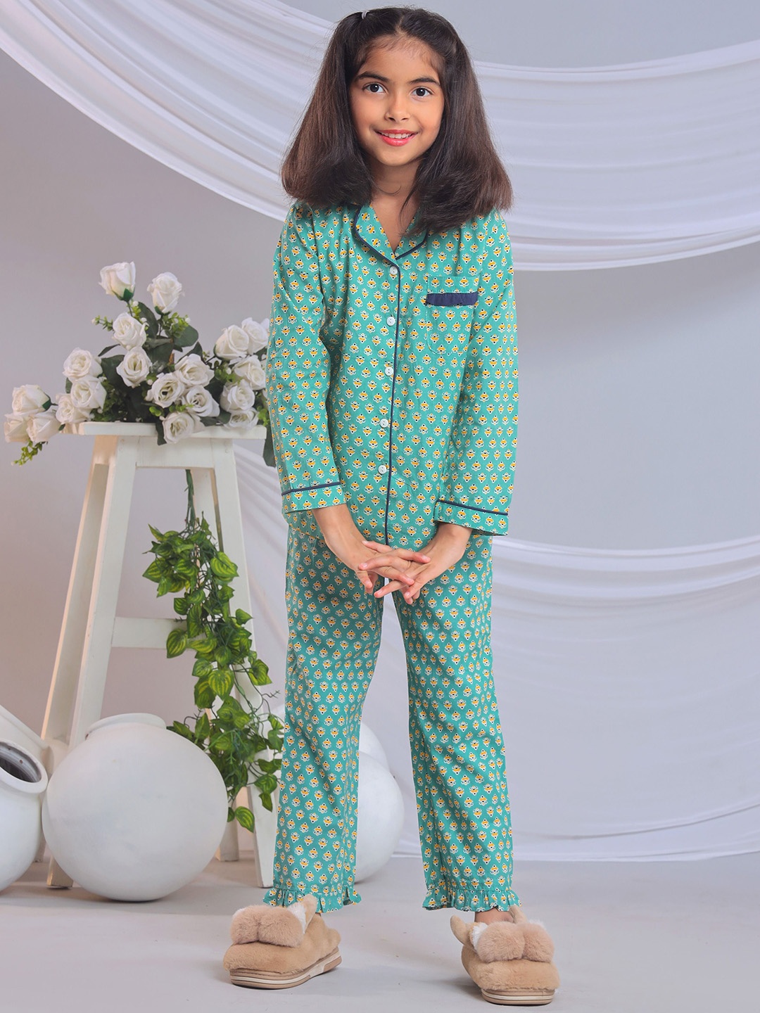 

misbis Girls Printed Night suit, Green