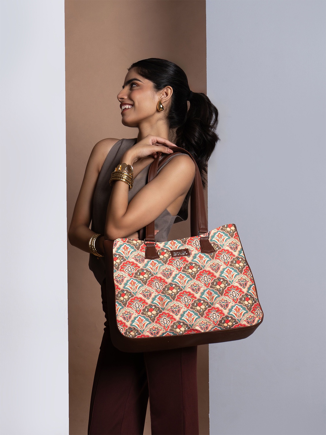 

ZOUK Mughal Art Multicolor Getaway Handbag, Orange