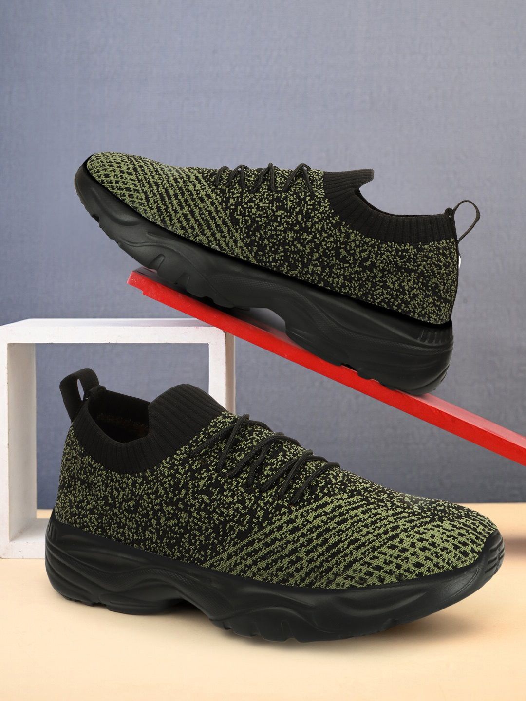 

SPRENGE Men Woven Design Sneakers, Black