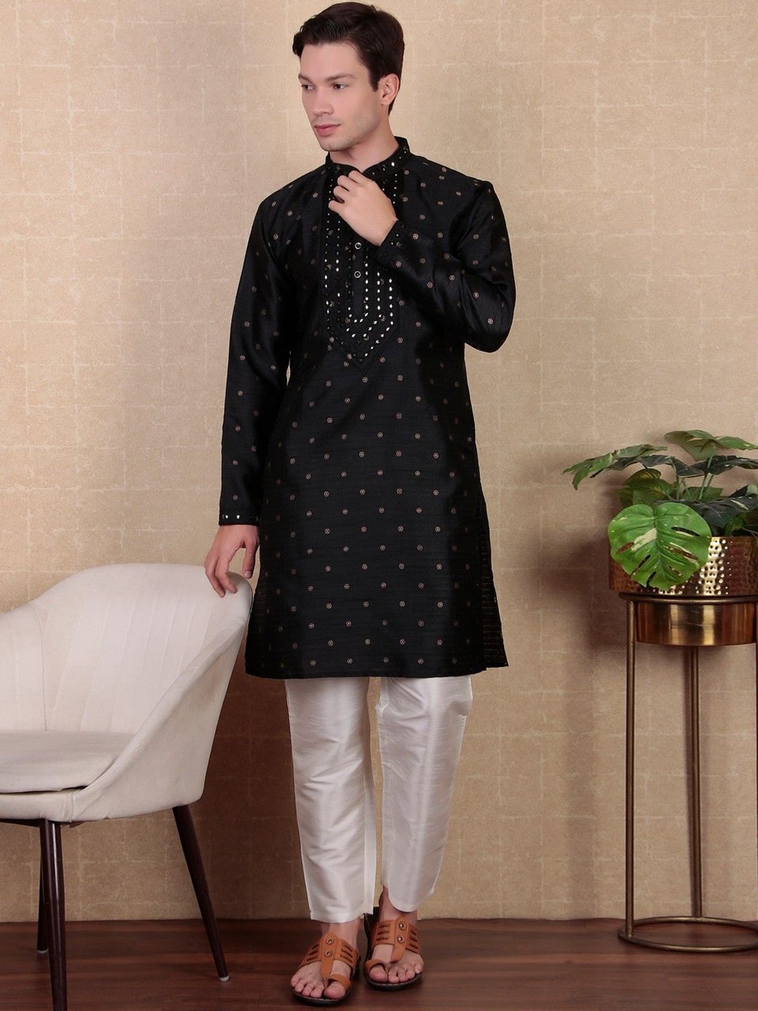 

Koshin Floral Embroidered Regular Mirror Work Straight Kurta with Pyjamas, Black