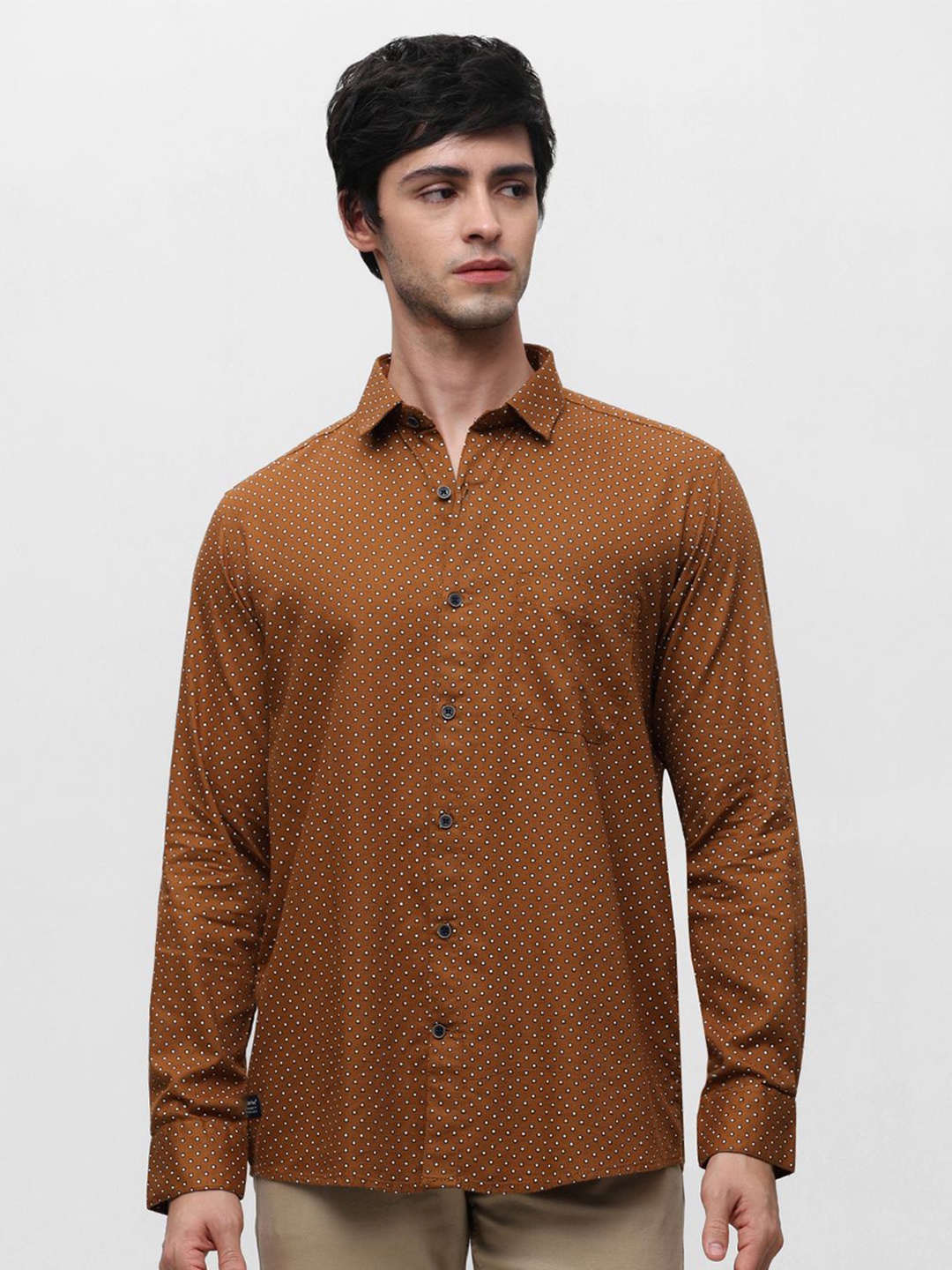 

Klub Fox Men Spread Collar Micro Ditsy Printed Cotton Slim Fit Casual Shirt, Brown