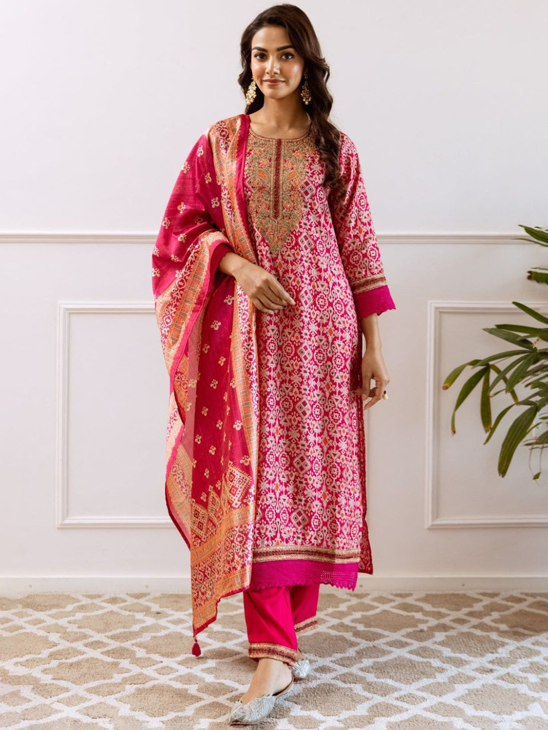 

AUTUMN LANE Floral Printed Thread Work Straight Kurta with Trousers & Dupatta, Pink