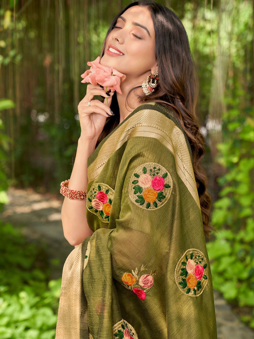 

Ishin Ethnic Motifs Embroidered Saree With Unstitched Blouse Piece, Green