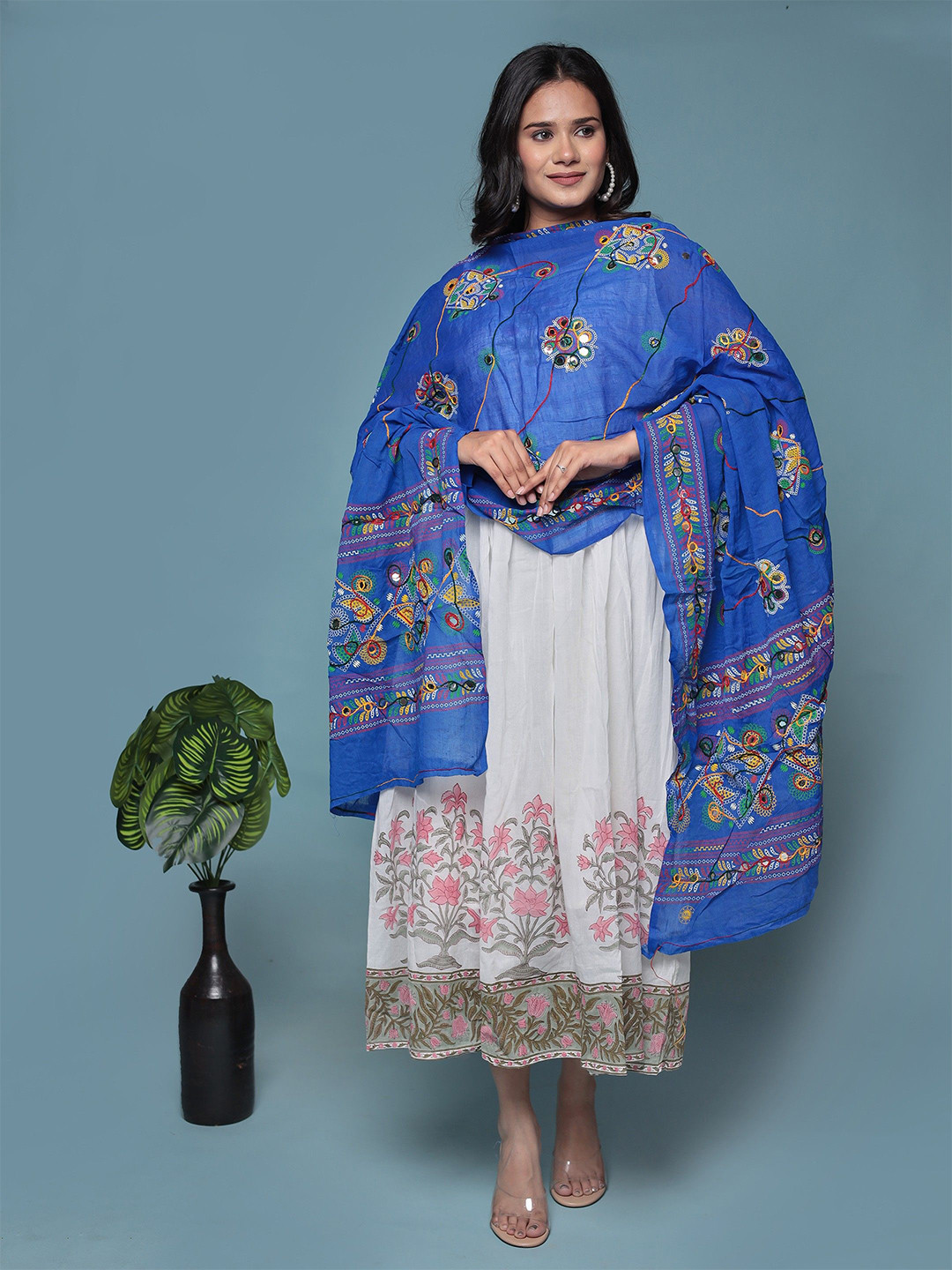 

Bohekant Floral Embroidered Cotton Dupatta, Blue