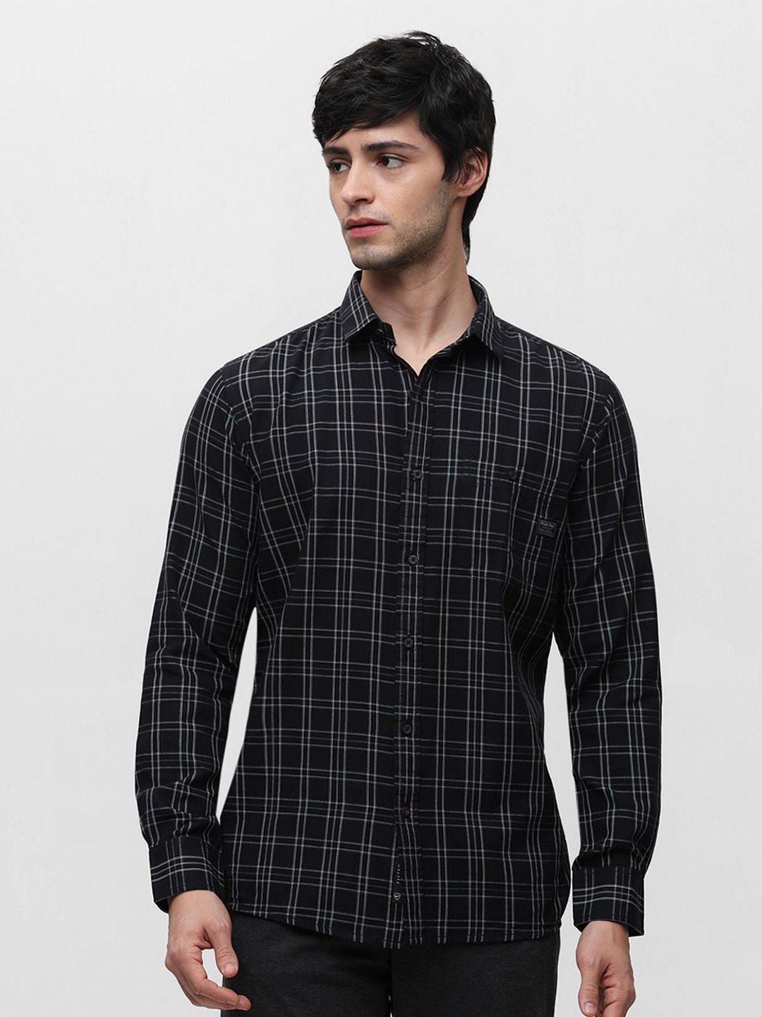 

Klub Fox Men Spread Collar Tartan Checked Cotton Slim Fit Casual Shirt, Black