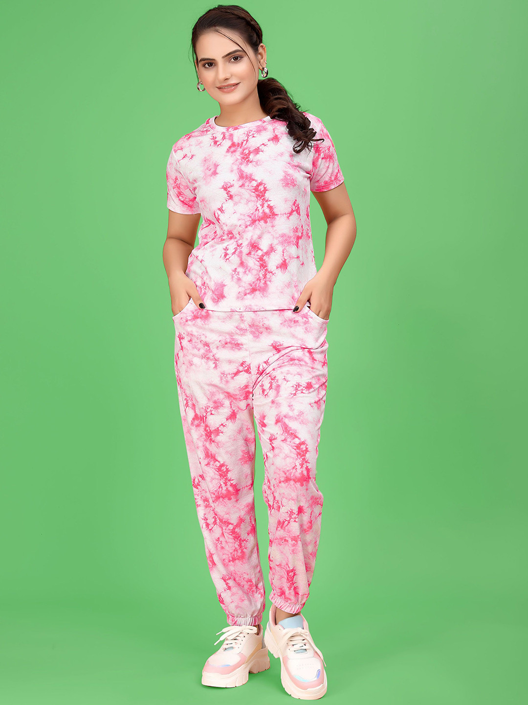 

SAKARMAA Women Printed T-Shirt With Joggers Co-Ords DN-25-Skydie-Pink ND_S-Pink