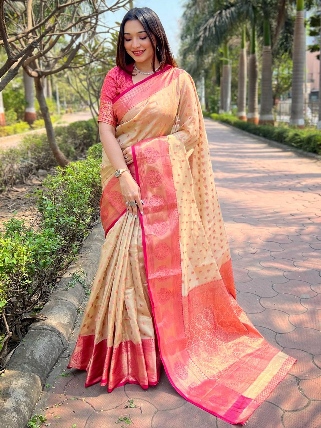

Panzora Woven Design Zari Silk Blend Saree, Beige