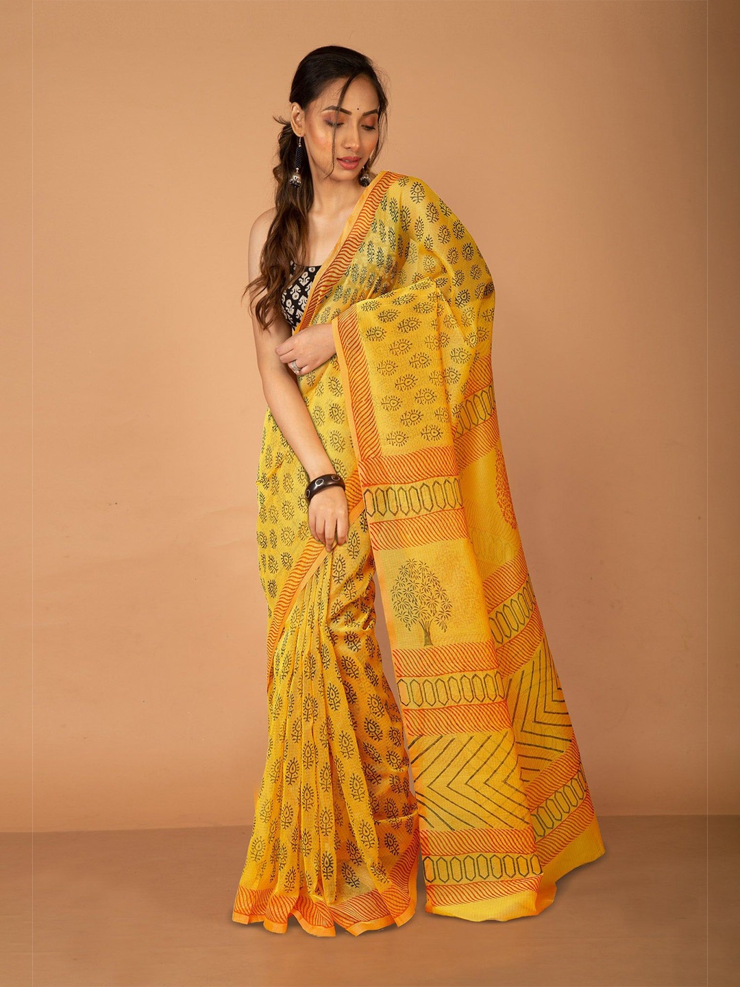 

Unnati Silks Ethnic Motifs Supernet Handloom Block Print Saree, Yellow