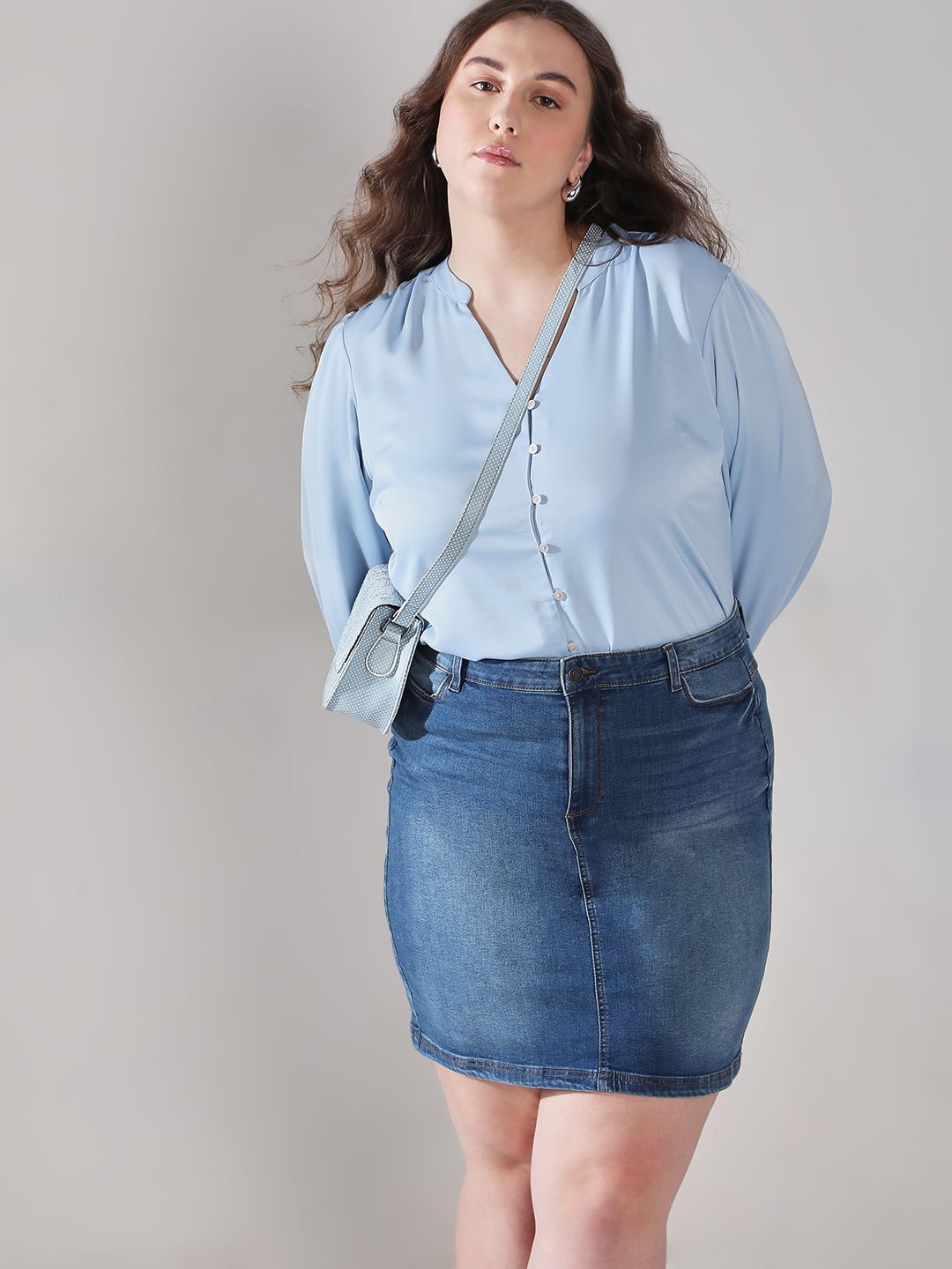 

VERO MODA CURVE Women Plus Size Solid V-Neck Top, Blue