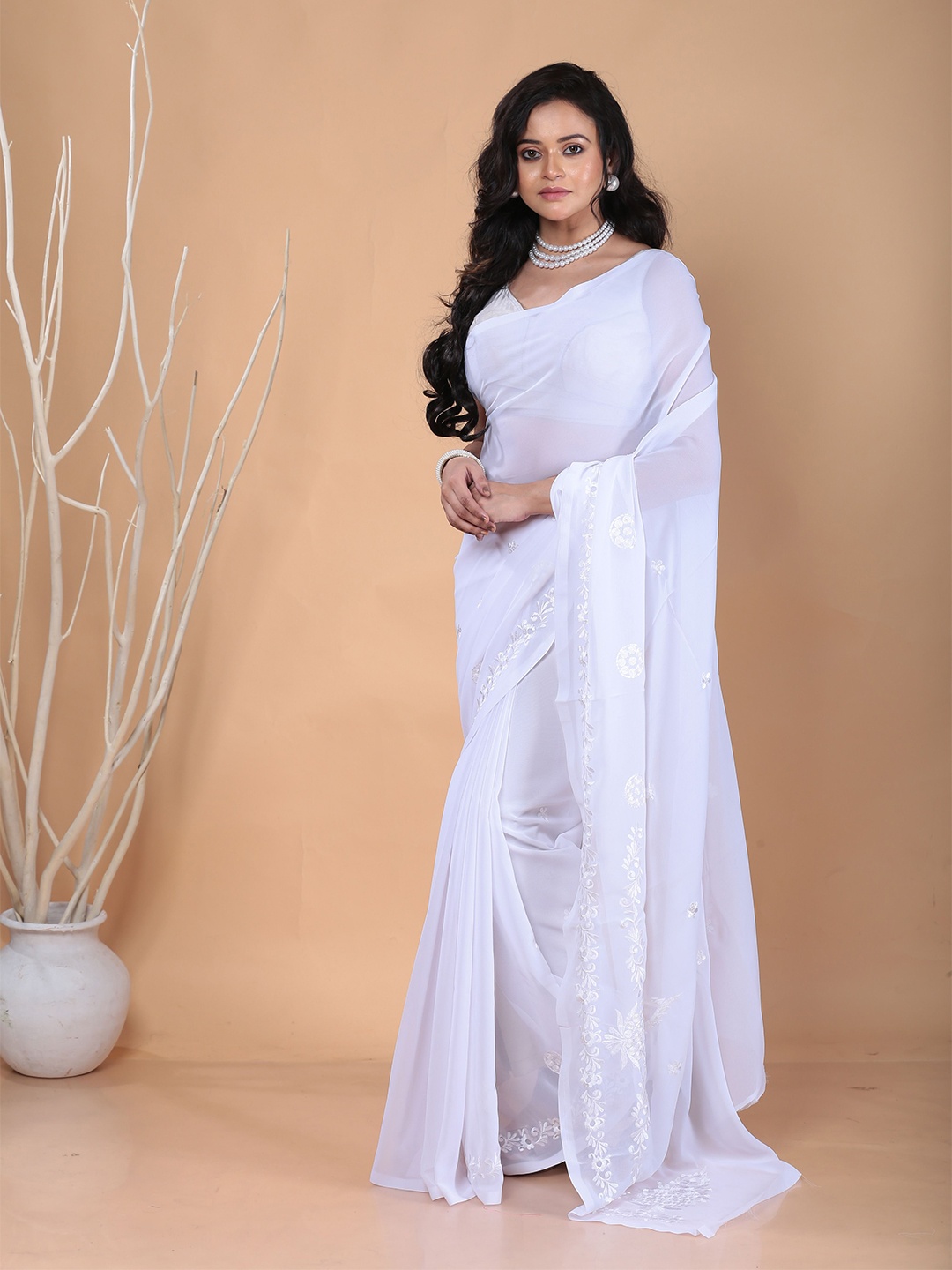 

Urbane Essence Ethnic Motifs Embroidered Pure Georgette Saree, White