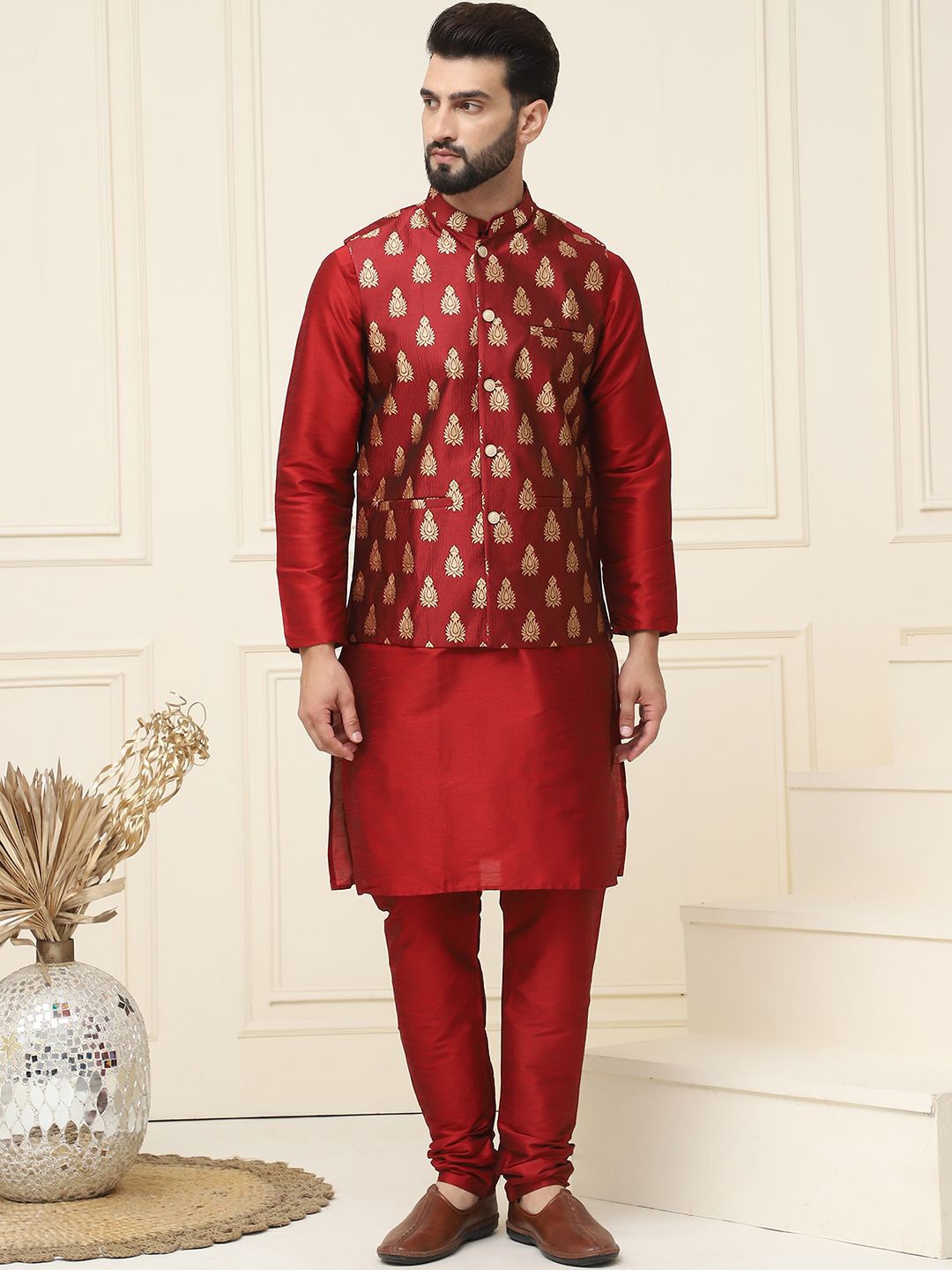

SOJANYA Mandarin Collar Kurta with Churidar With Nehru jacket, Maroon