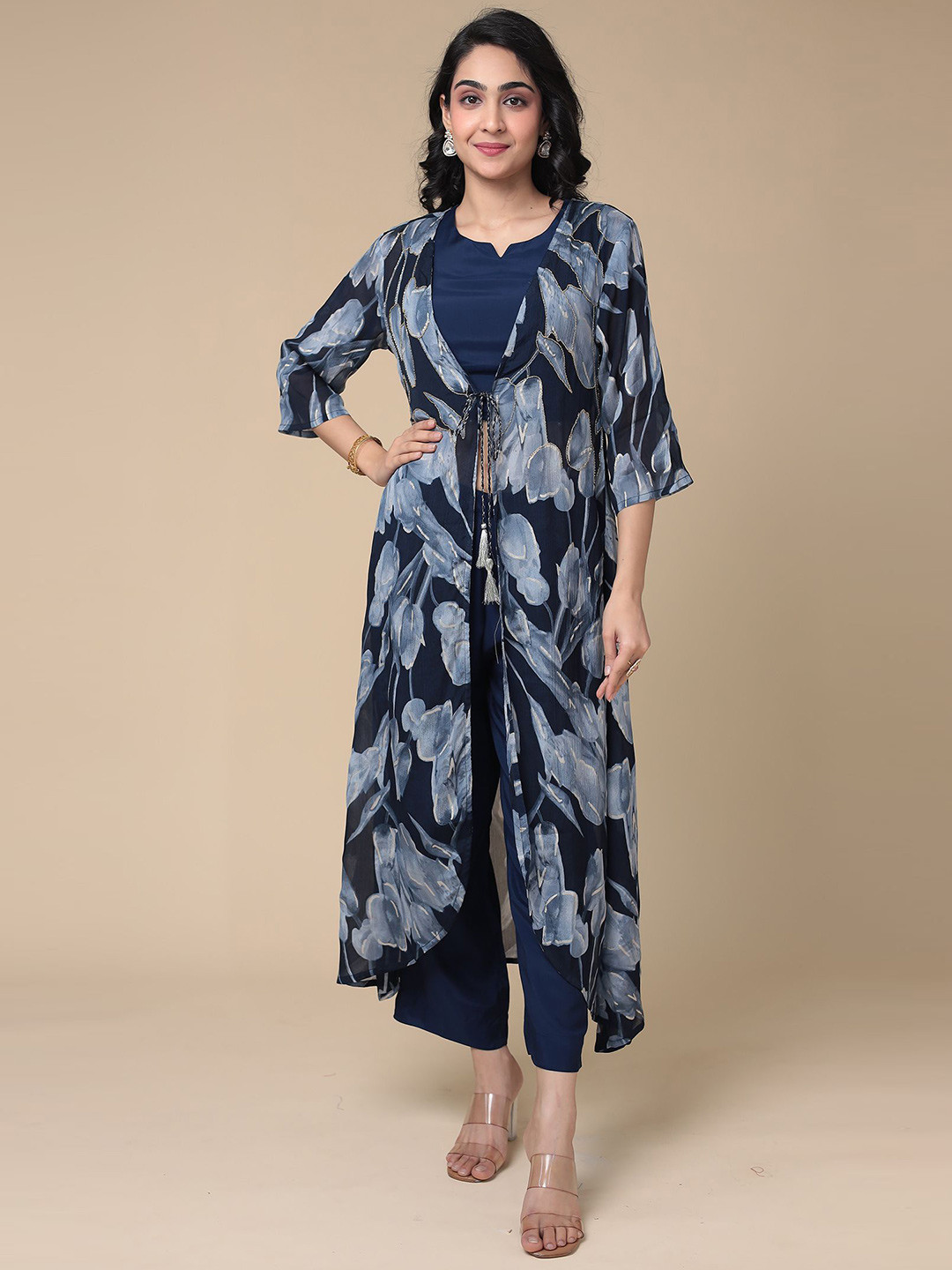 

ZARI Round Neck Sleeveless Top With Shrug & Trousers, Blue