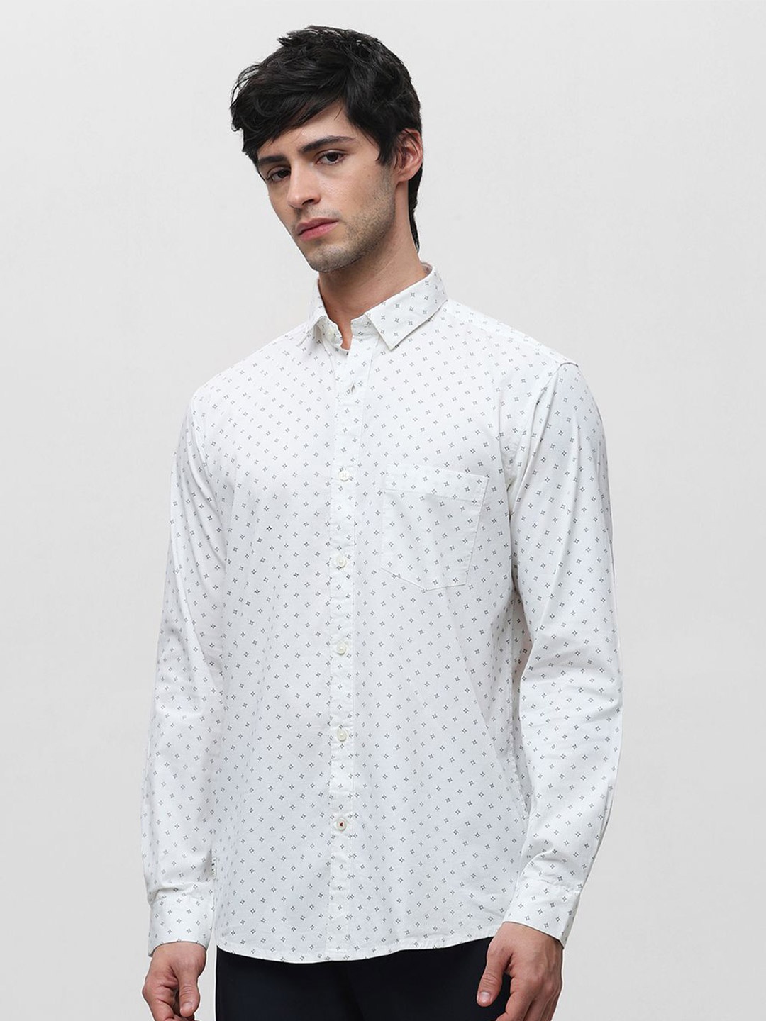 

Klub Fox Men Spread Collar Micro Ditsy Printed Cotton Slim Fit Casual Shirt, White