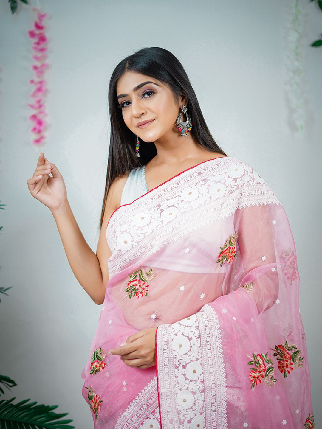 

Ishin Women Floral Embroidered Organza Saree, Pink