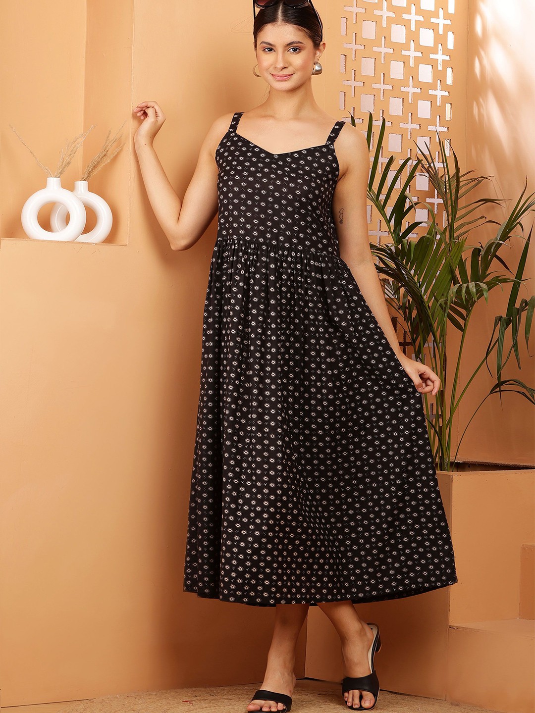 

Akshatani Women Micro Geometric Printed Fit & Flare Midi Dress, Black