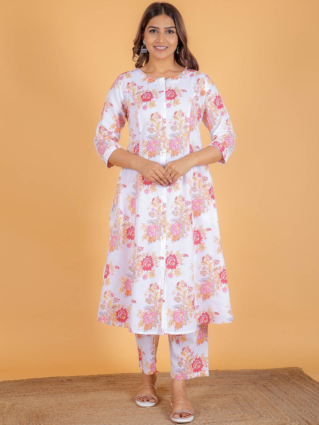 

Aramya Floral Printed Round Neck Cotton A-Line Kurta, White