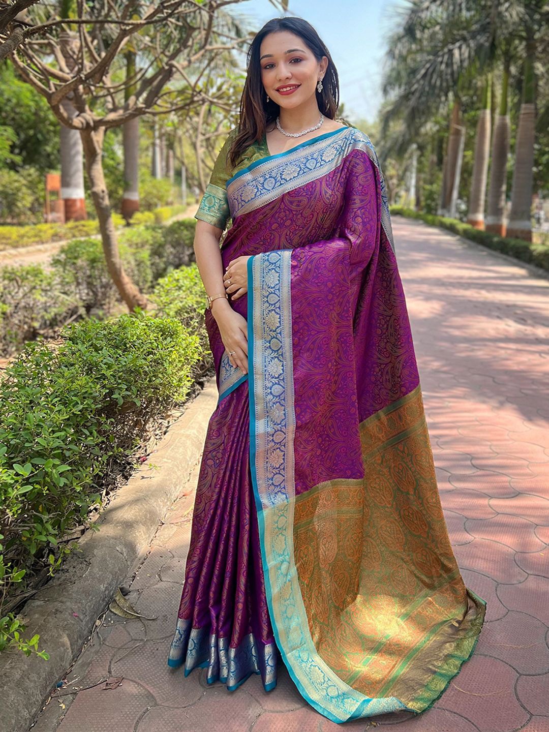 

Panzora Woven Design Zari Banarasi Saree, Purple