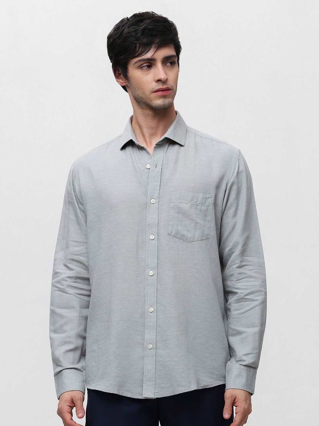 

Klub Fox Men Spread Collar Solid Cotton Casual Shirt, Grey