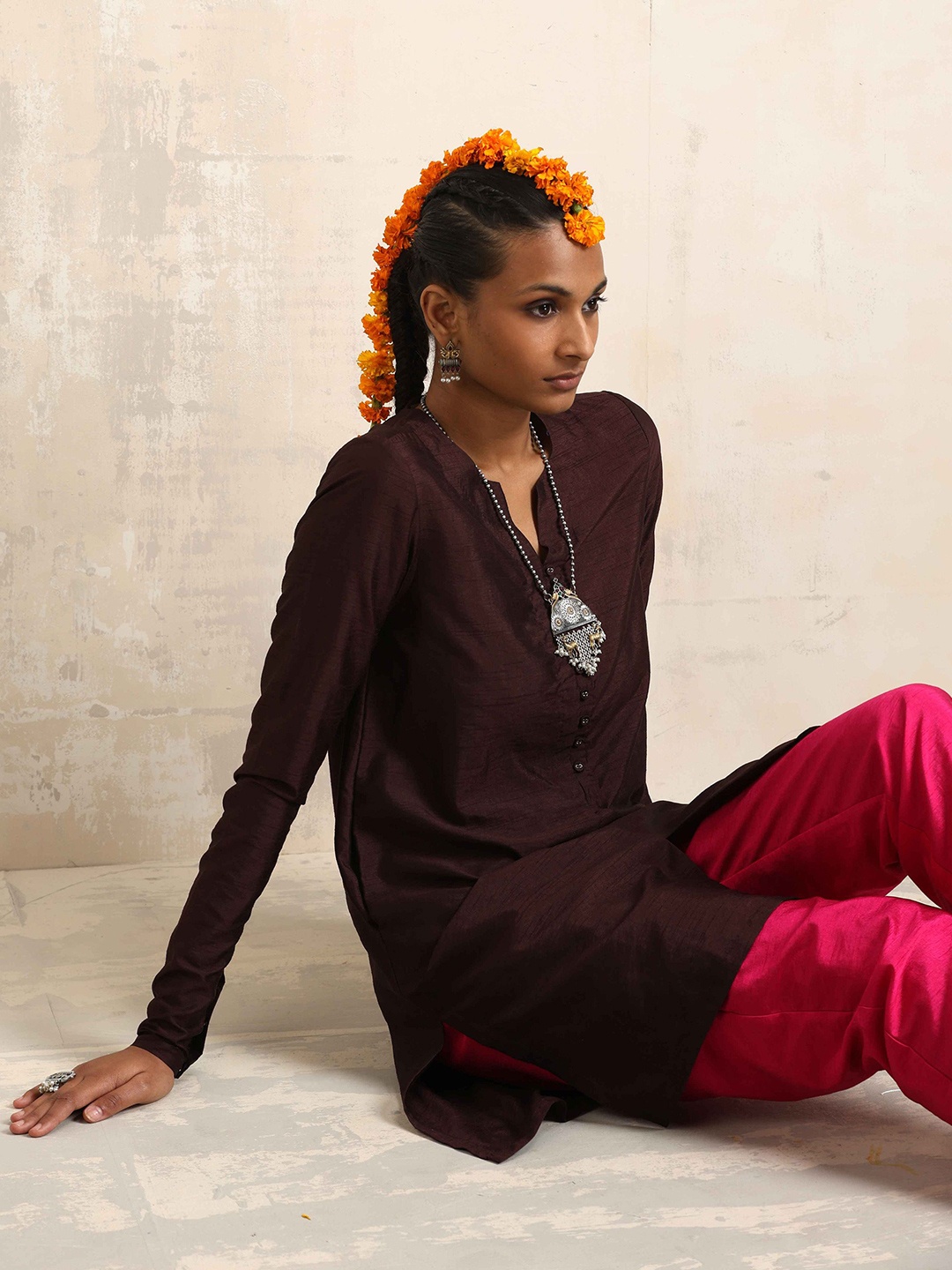 

trueBrowns Notched Round Neck Long Sleeves Tunic With Trousers, Brown