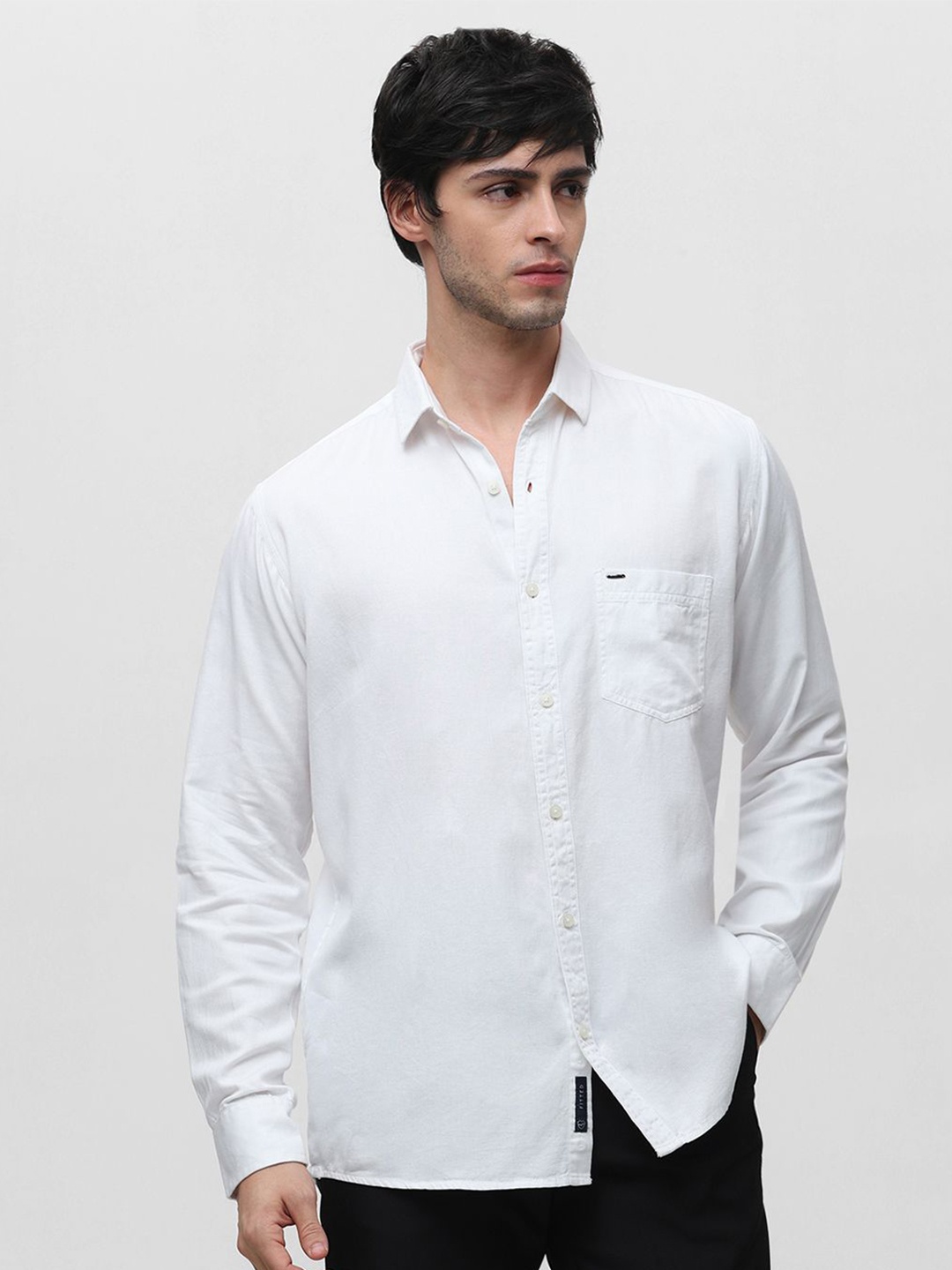 

Klub Fox Men Spread Collar Solid Cotton Slim Fit Casual Shirt, White
