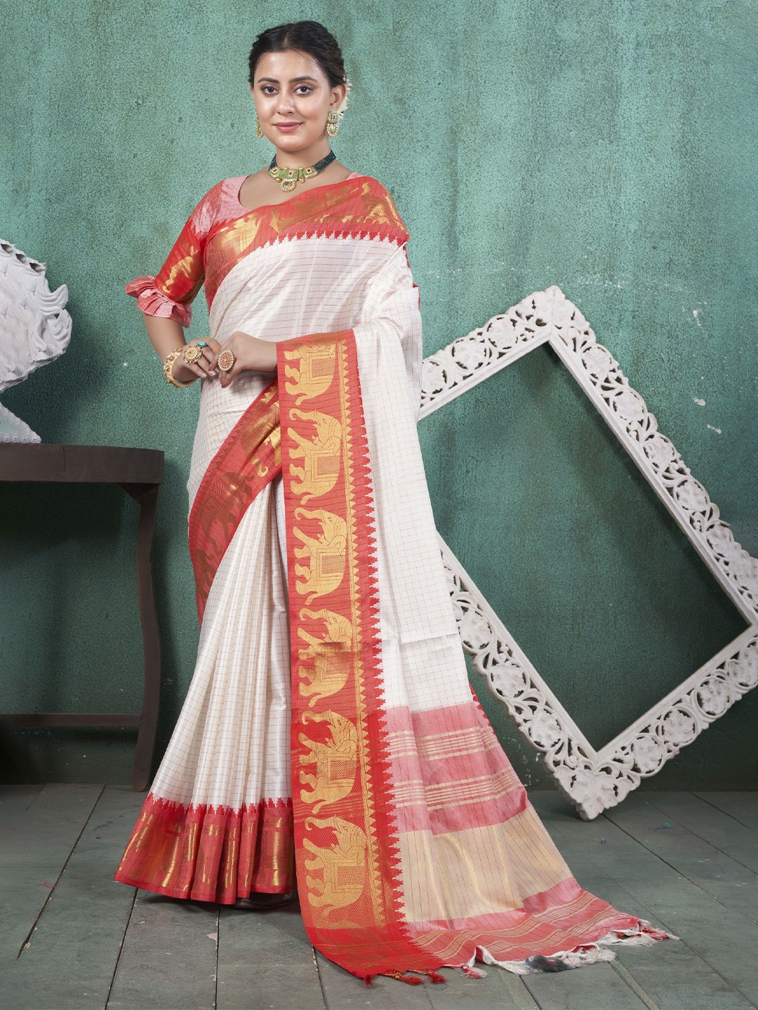 

KAYOMMI women Ethnic Motifs Zari Kanjeevaram Saree, Red