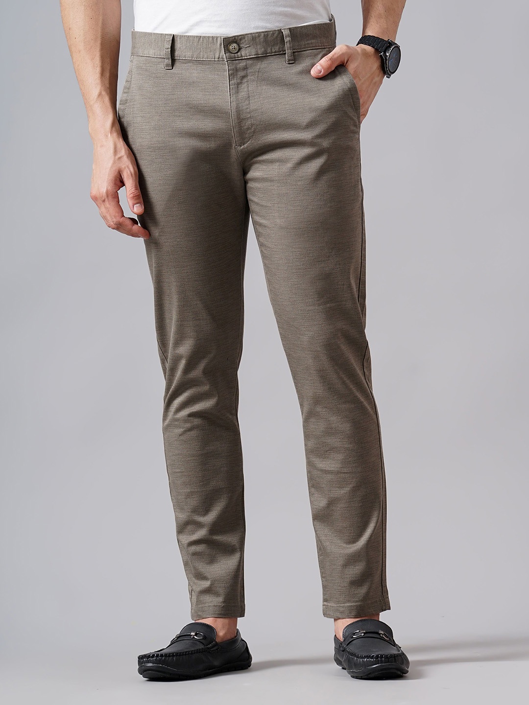 

British Club Men Solid Comfort Slim Fit Low-Rise Cotton Chinos Trousers, Brown