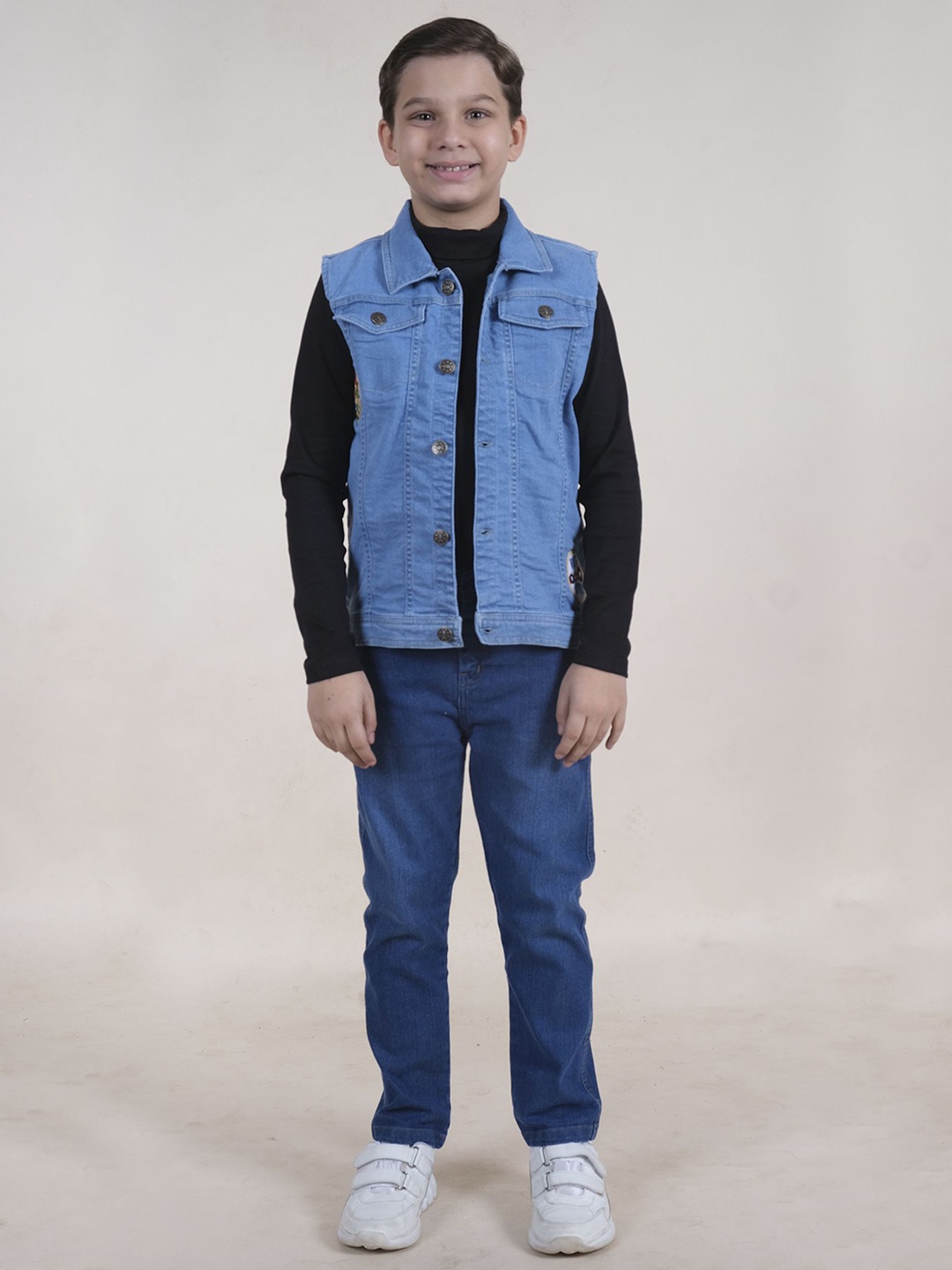 

KiddoPanti Boys High Neck Cotton T-shirt With Jeans & Jacket, Black