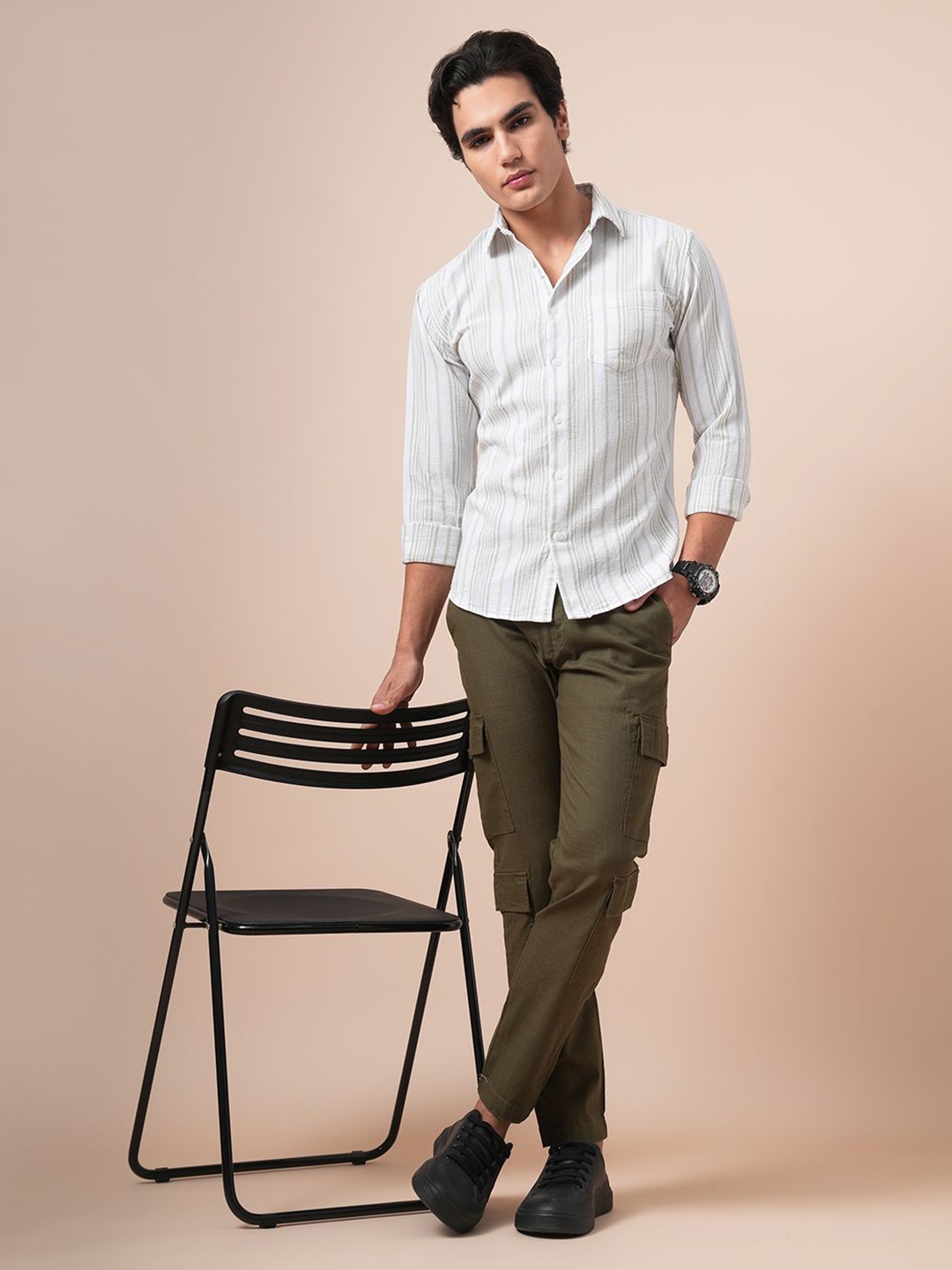 

British Club Men Standard Spread Collar Vertical Striped Cotton Slim Fit Casual Shirt, White