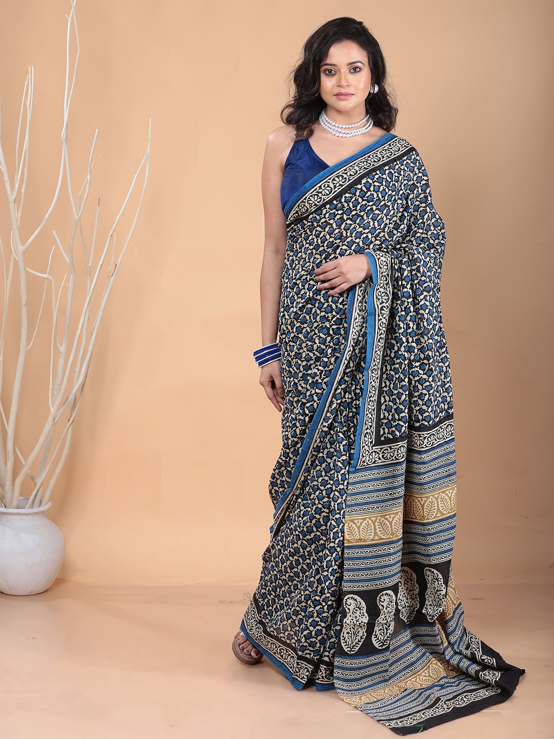 

Urbane Essence Ethnic Motifs Kalamkari Pure Cotton Saree, Grey