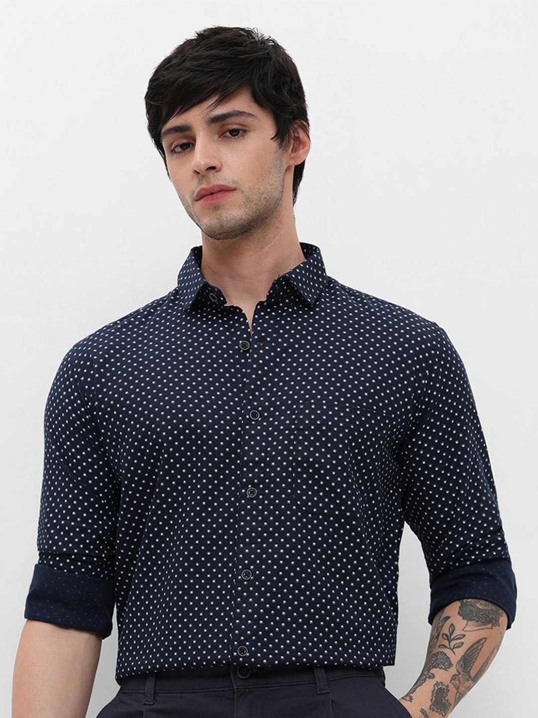 

Klub Fox Men Spread Collar Micro Ditsy Printed Cotton Slim Fit Casual Shirt, Navy blue