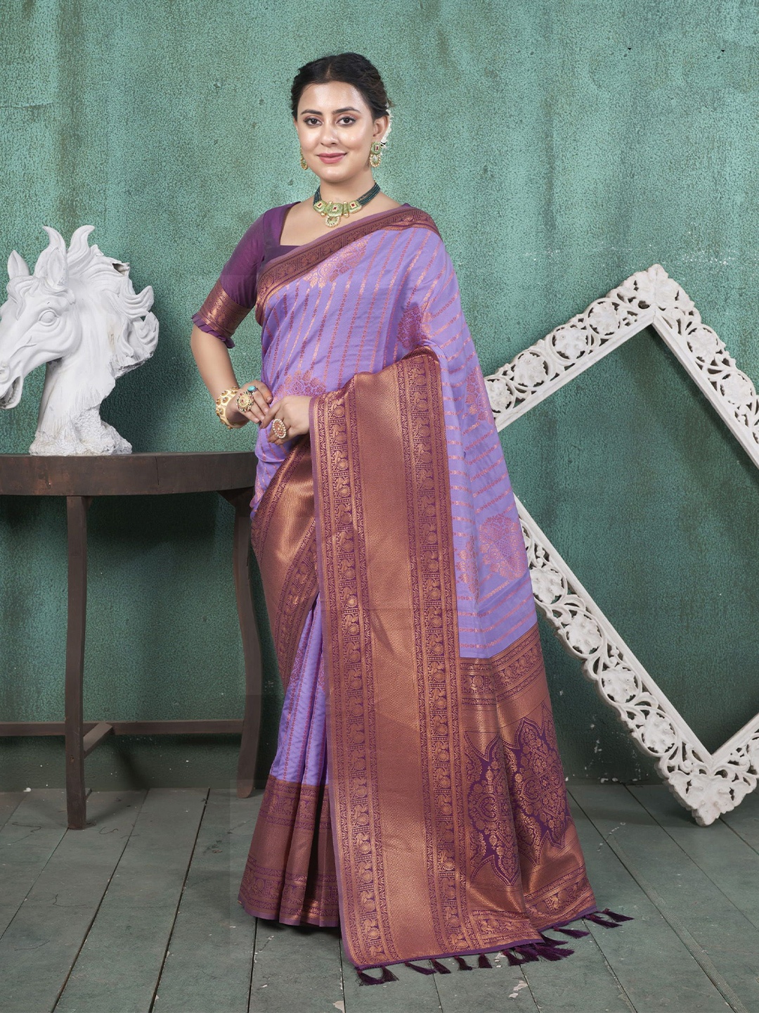 

KAYOMMI Ethnic Motifs Zari Kanjeevaram Saree, Purple