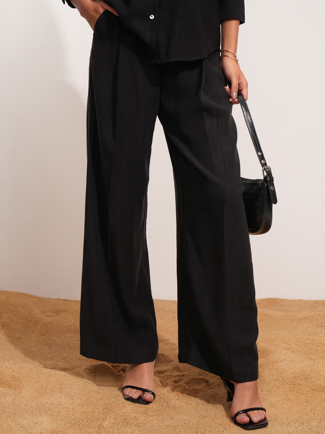 

Tokyo Talkies Women Loose Fit Regular Trousers, Black