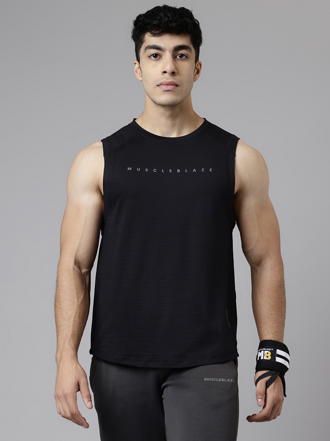 

MuscleBlaze Men Sports T-shirt, Black