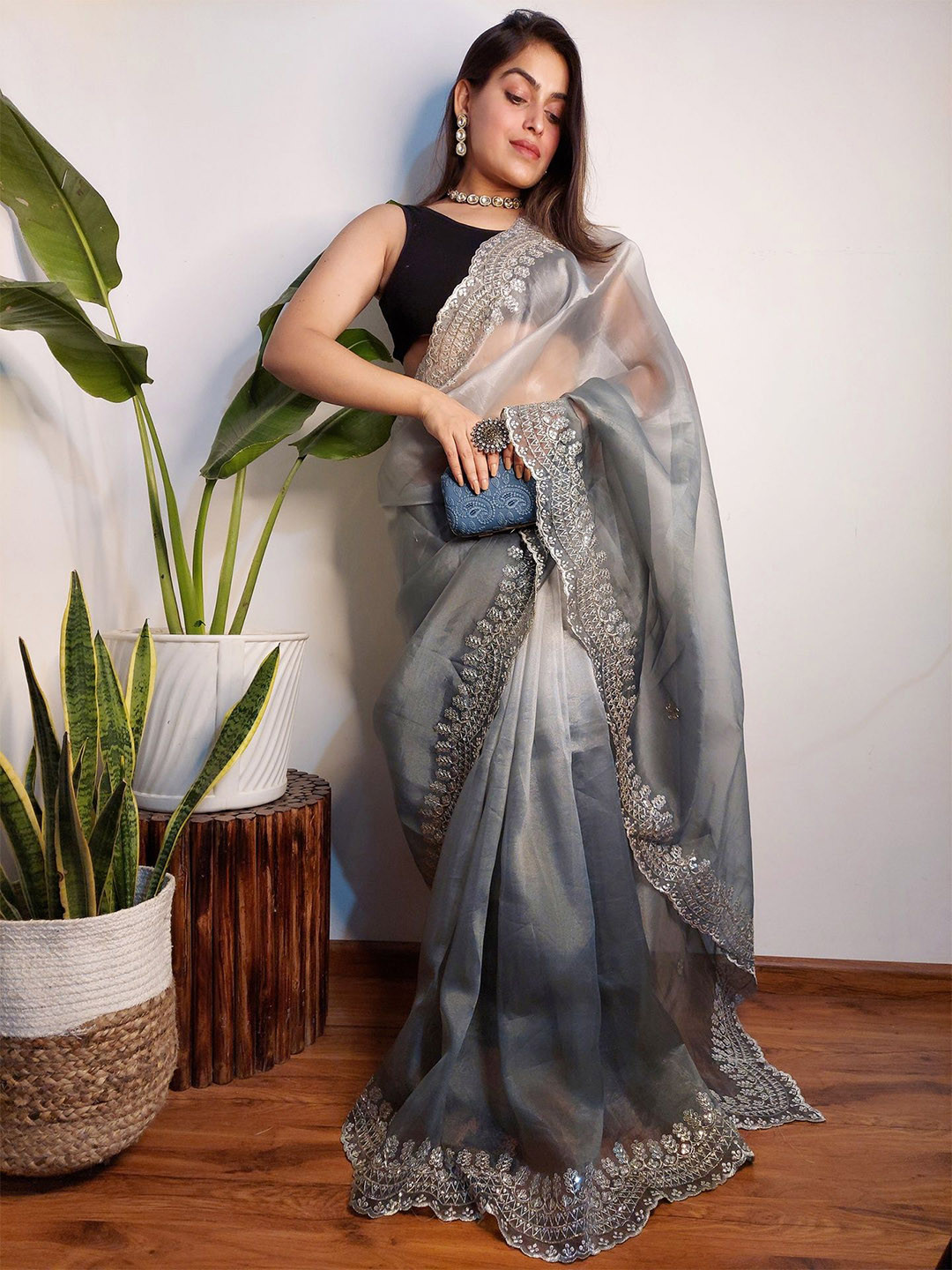 

Ishin Embroidered Organza Solid Embroidered Saree With Blouse Piece, Grey