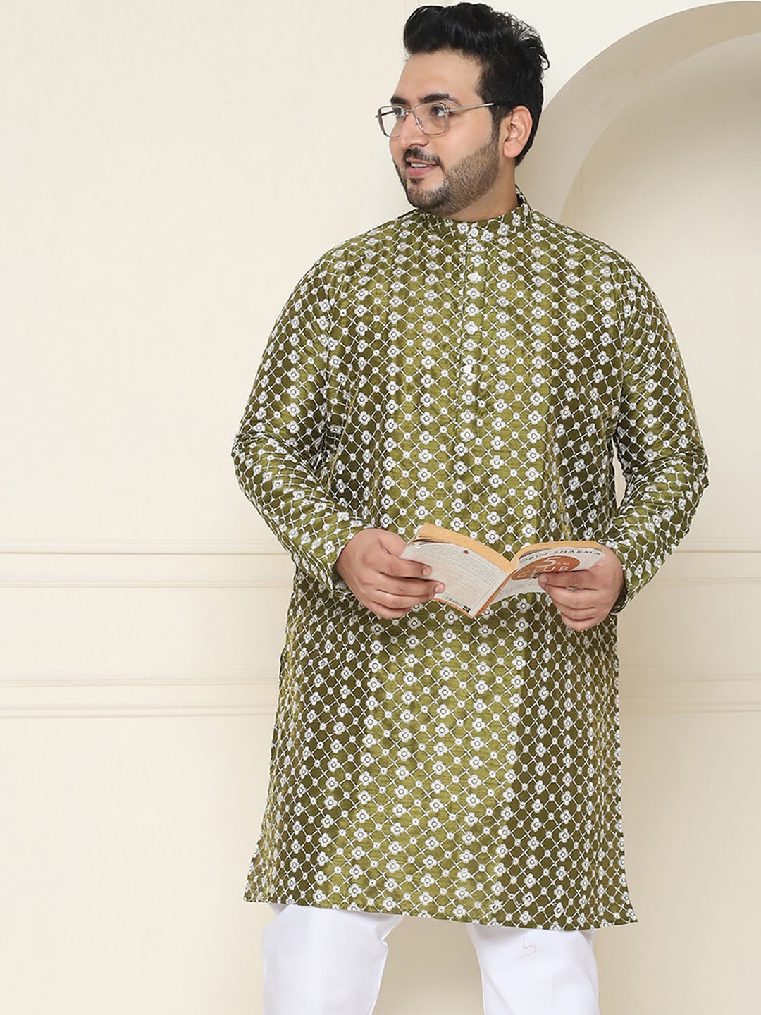 

SOJANYA PLUS Floral Embroidered Mandarin Collar Straight Kurta, Green