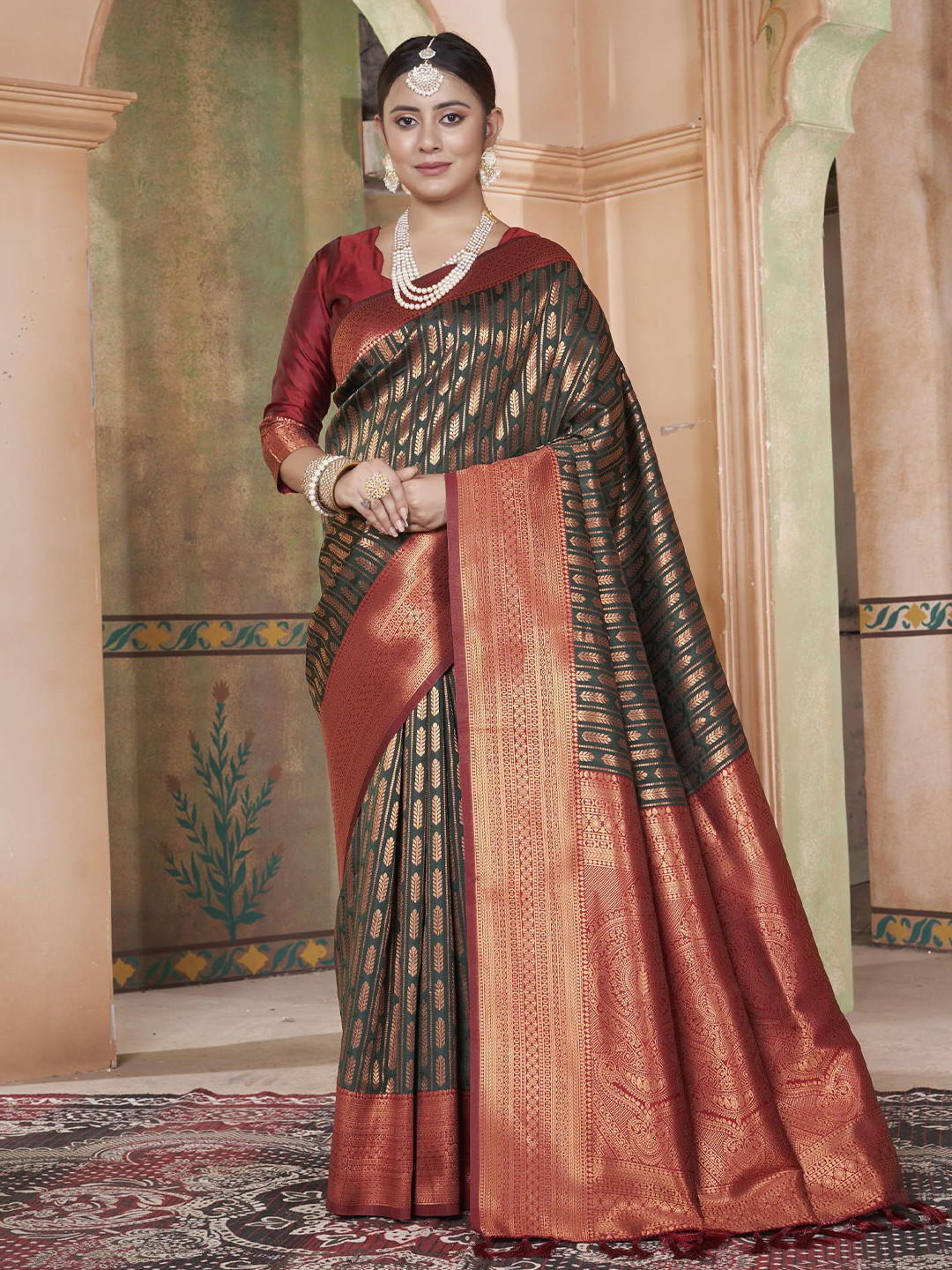 

KAYOMMI Ethnic Motifs Zari Kanjeevaram Saree, Green