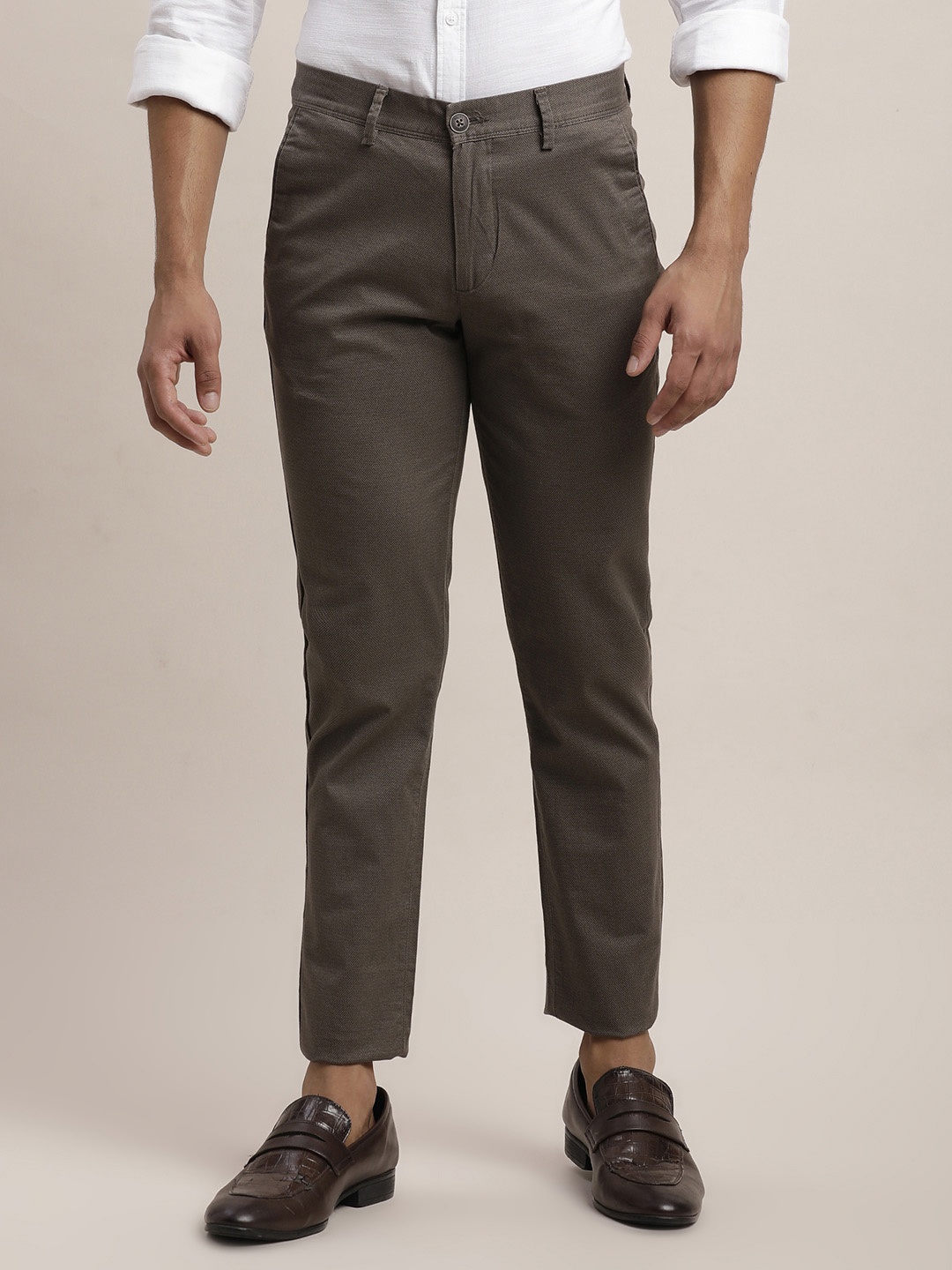 

Turtle Men Solid Relaxed Tapered Fit Chinos Trousers, Grey