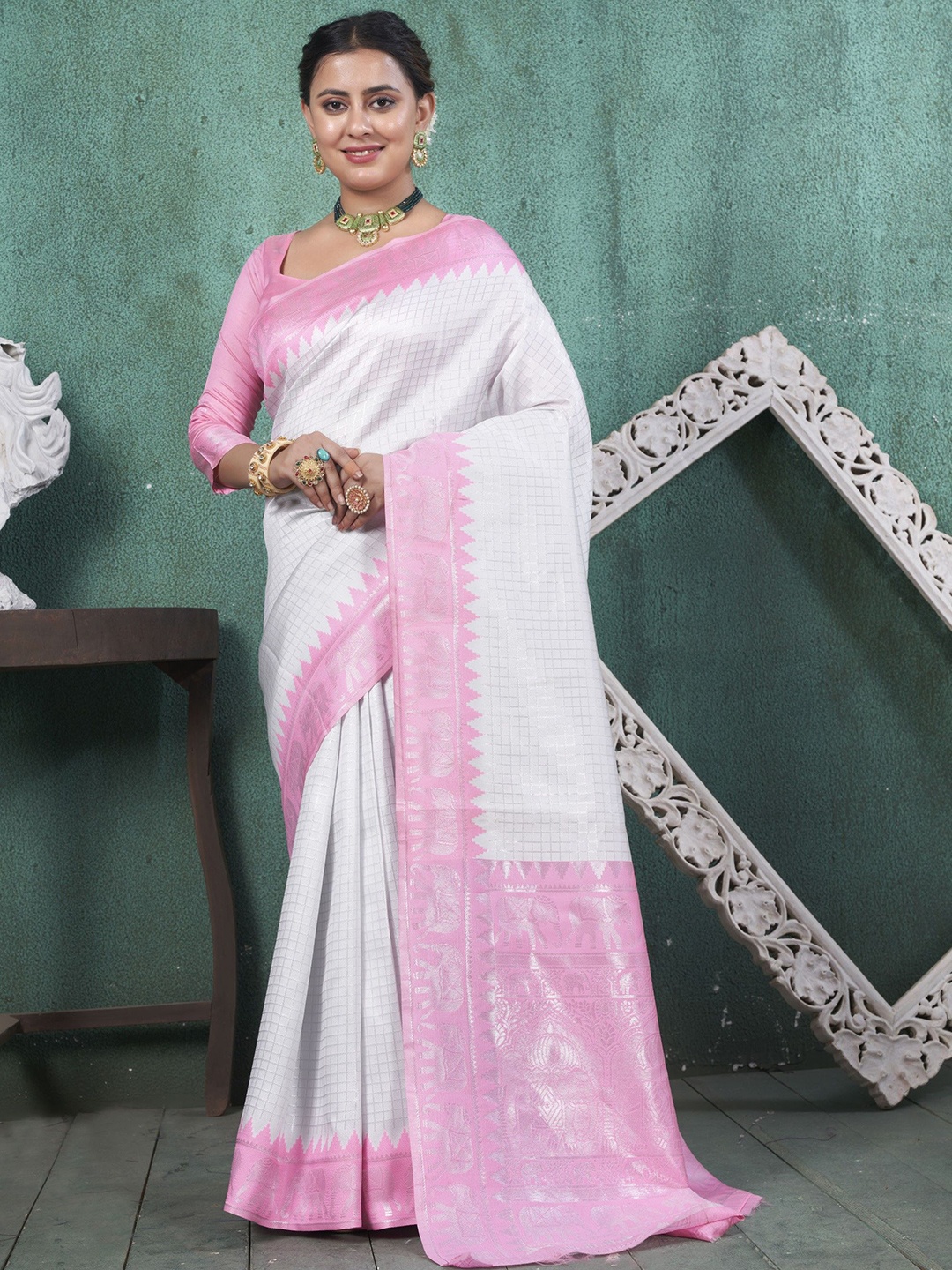 

KAYOMMI Woven Design Kanjeevaram Saree With Blouse Piece, Pink