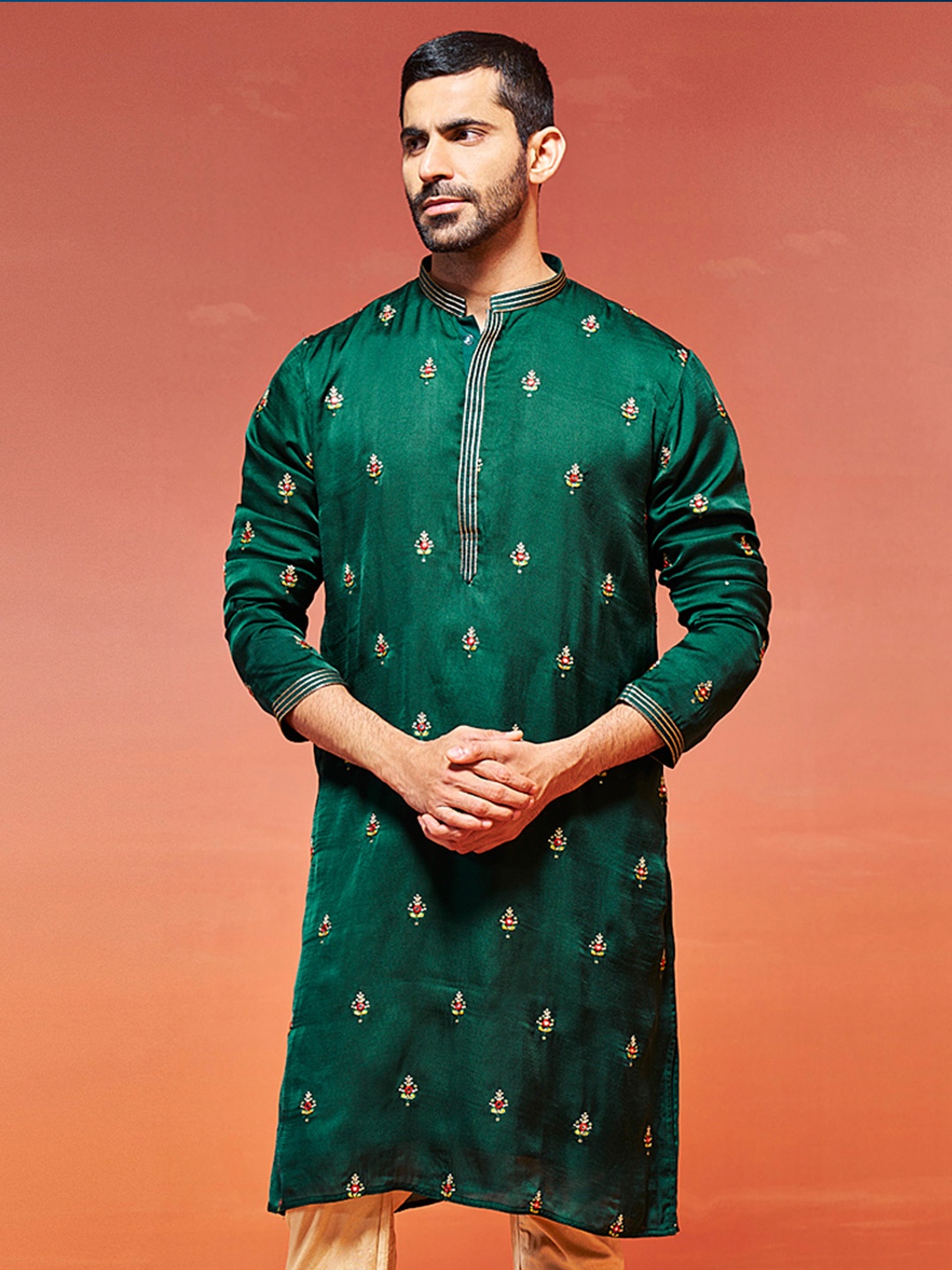 

VASTRAMAY Floral Embroidered Mandarin Collar Sequins Silk Straight Kurta, Green