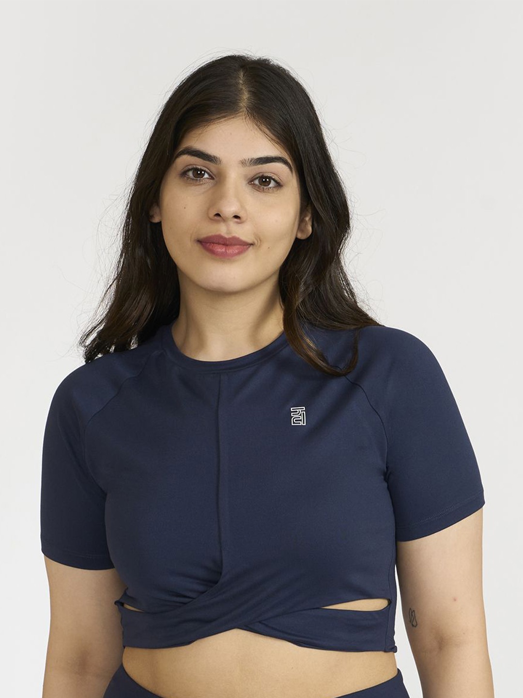 

Hunnit Zen Front Wrap Workout Crop Top, Navy blue