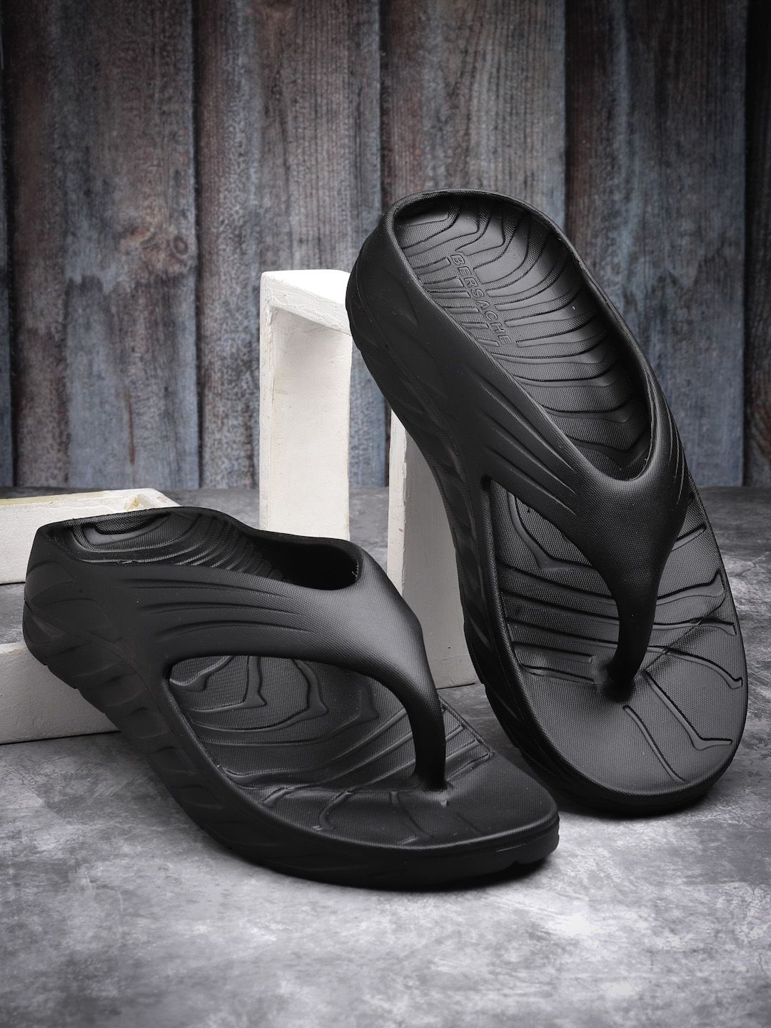 

BERSACHE Men Rubber Thong Flip-Flops, Black