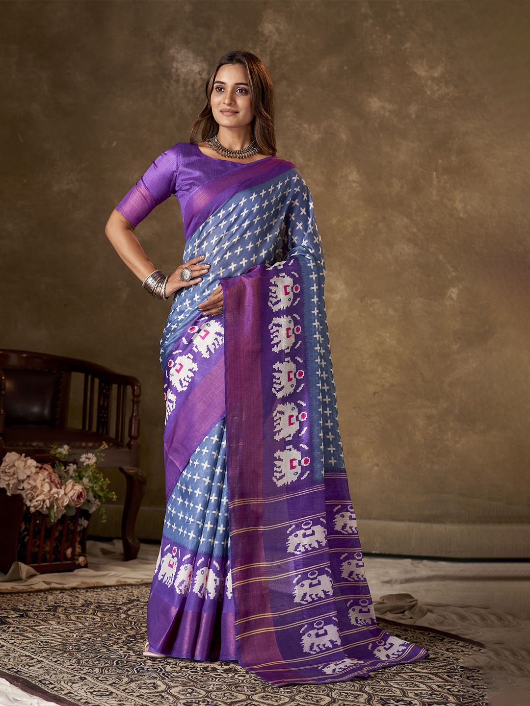 

KAYOMMI Floral Zari Pure Cotton Ikat Saree, Grey